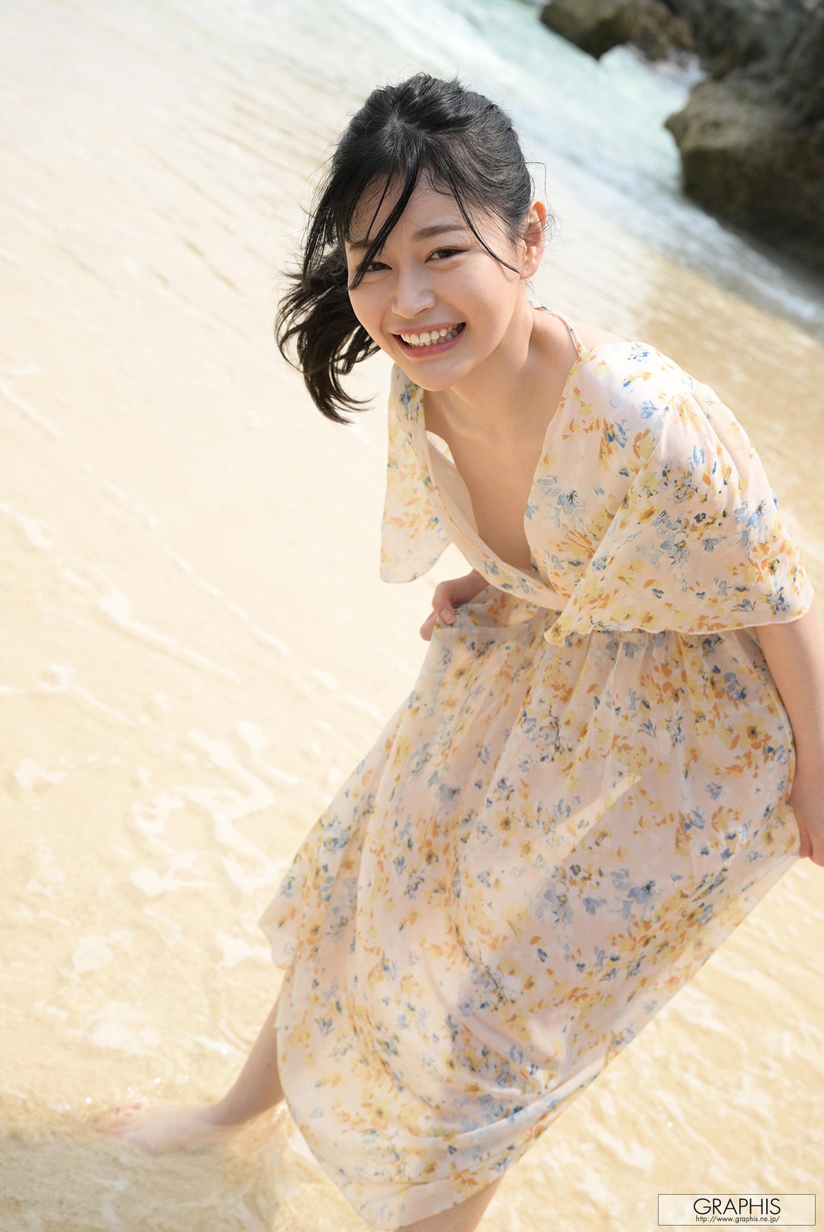 Graphis Uta Hibino Refreshing Smile Vol 1 0002 4575795753.jpg