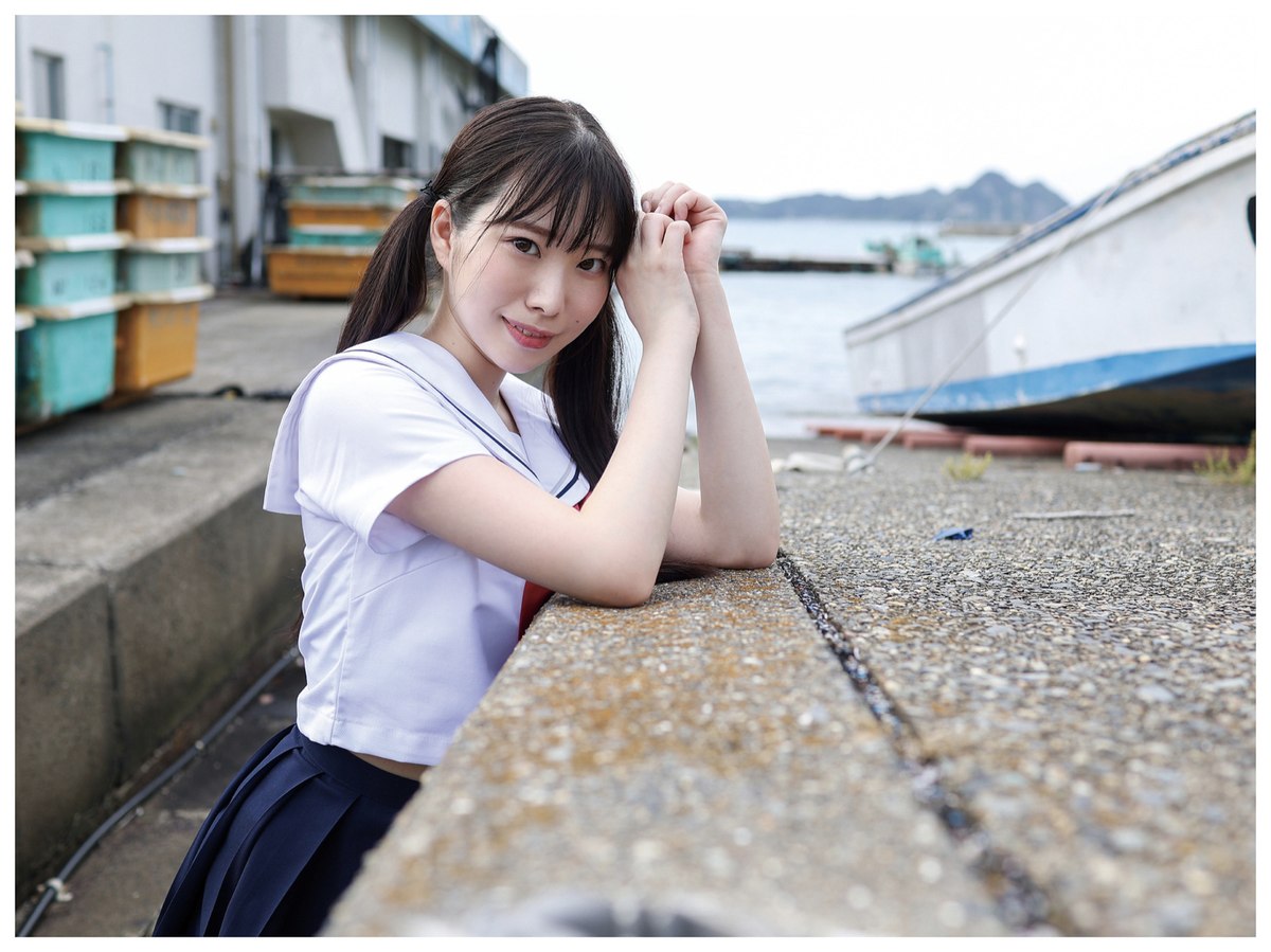 Photobook Kozue Minami 美波こづえ Sound Of Waves 0033 2714211080.jpg