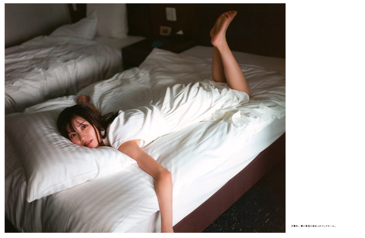 Photobook 2022 03 01 Hina Kawata 河田陽菜 1st Photobook Order Of Memories B 0043 9662318843.jpg