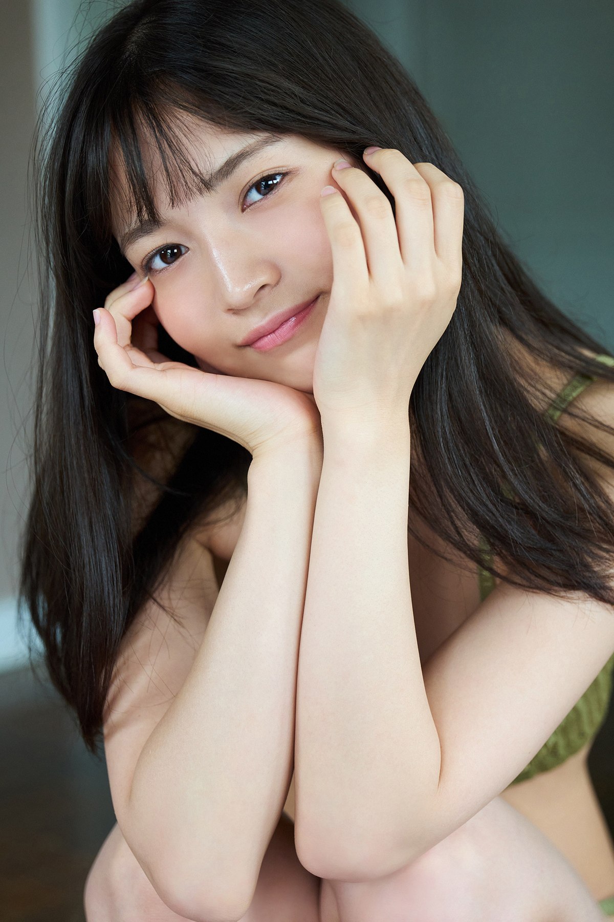 Platinum FLASH Photobook 2021 11 19 Nanako Kurosaki 黒嵜菜々子 18 Years Old 0023 0836477035.jpg