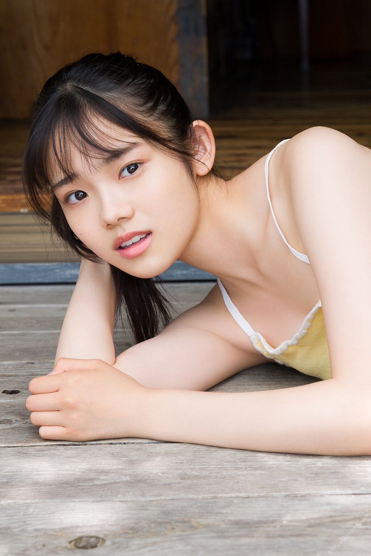 Photobook 2022 07 25 Kohaku Shida 志田こはく Umimachi No Houkago Spisan Gravure Photo Book 0046 8618082623.jpg