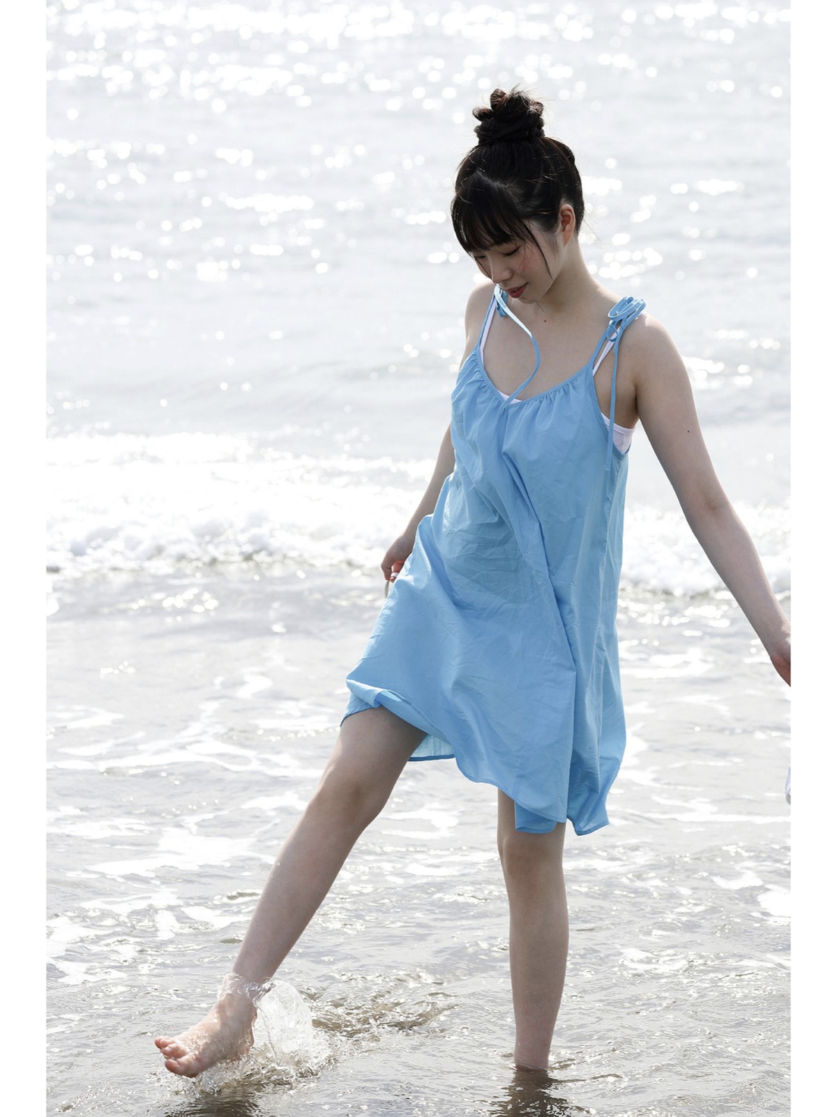 Photobook 2022 09 09 Kozue Minami 美波こづえ Sound Of Waves 0003 9966766156.jpg