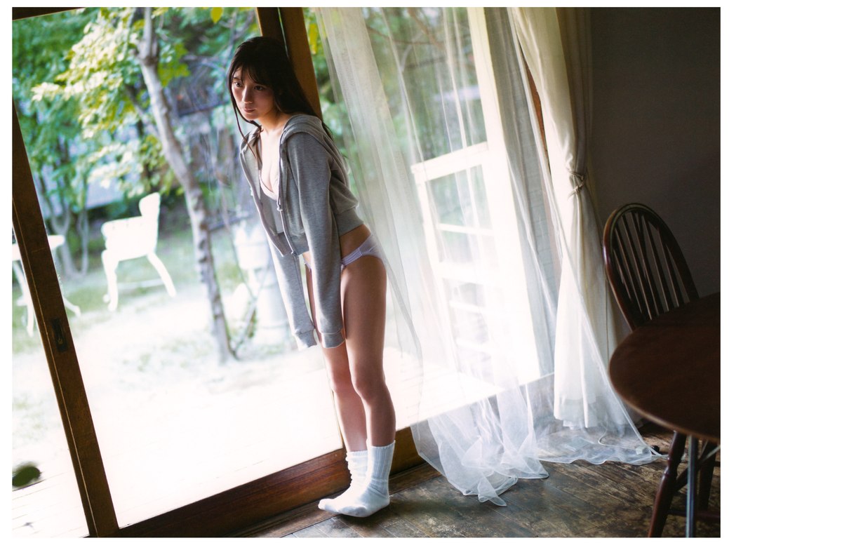 Photobook 2022 03 01 Hina Kawata 河田陽菜 1st Photobook Order Of Memories B 0064 7626989731.jpg