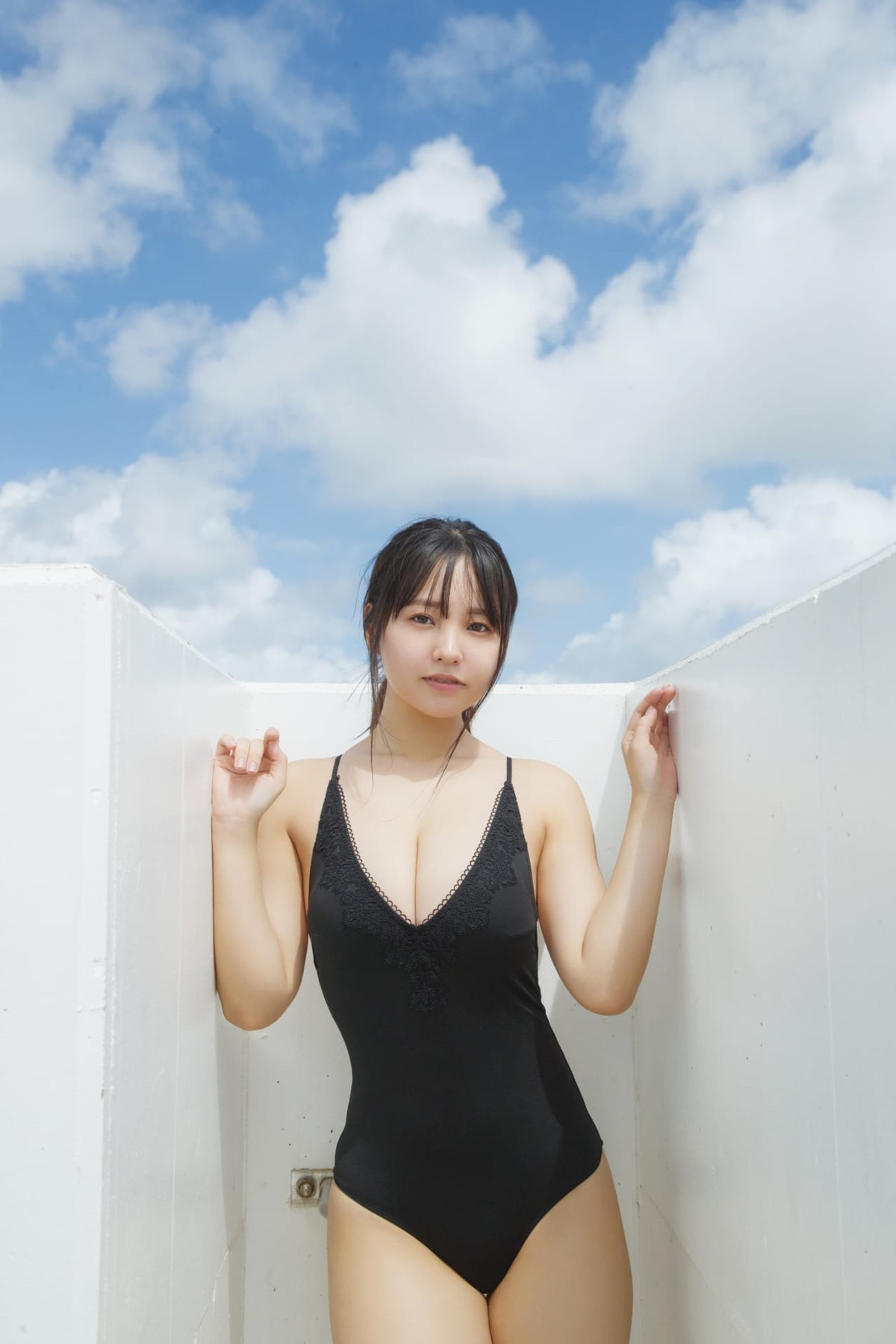 FRIDAY Digital Photobook Yuha Hongo 本郷柚巴 Happiness 0069 3476909424.jpg