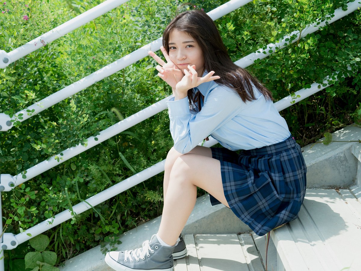 FLASH Photobook 2021 12 21 Nanako Kurosaki 黒嵜菜々子 Youth Shiyokka Summer memories 0003 8557196027.jpg