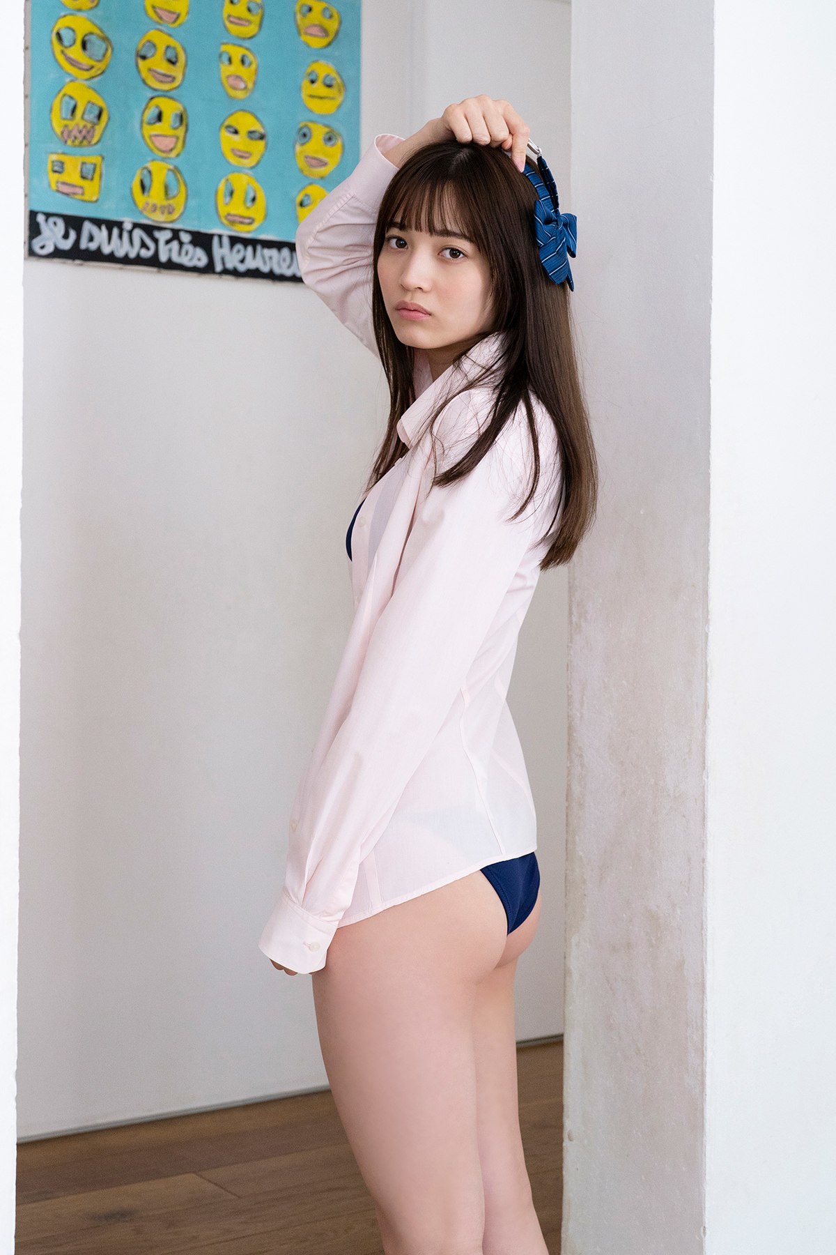 FLASH Photobook 2022 05 31 Nanako Kurosaki 黒嵜菜々子 The Last Uniform 0014 1367020345.jpg