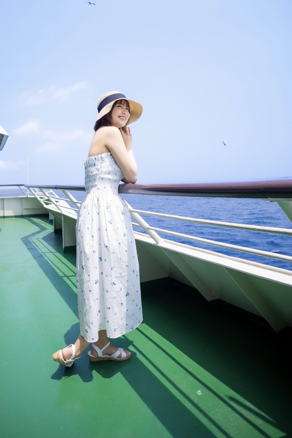 Photobook Asuna Kawai 河合あすな Toki No Shizuku On That Island I Spent With You 0002 2618494737.jpg