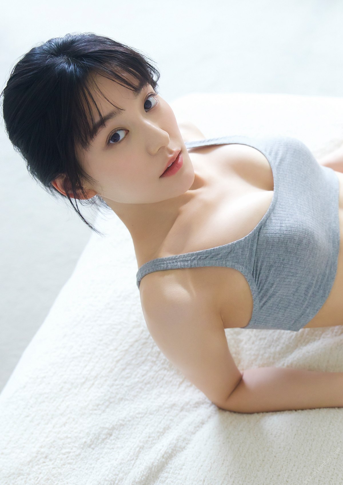 Digital limited YJ PHOTO BOOK 2023 02 22 Momoko Nitta 新田桃子 New Age 0013 8380310853.jpg