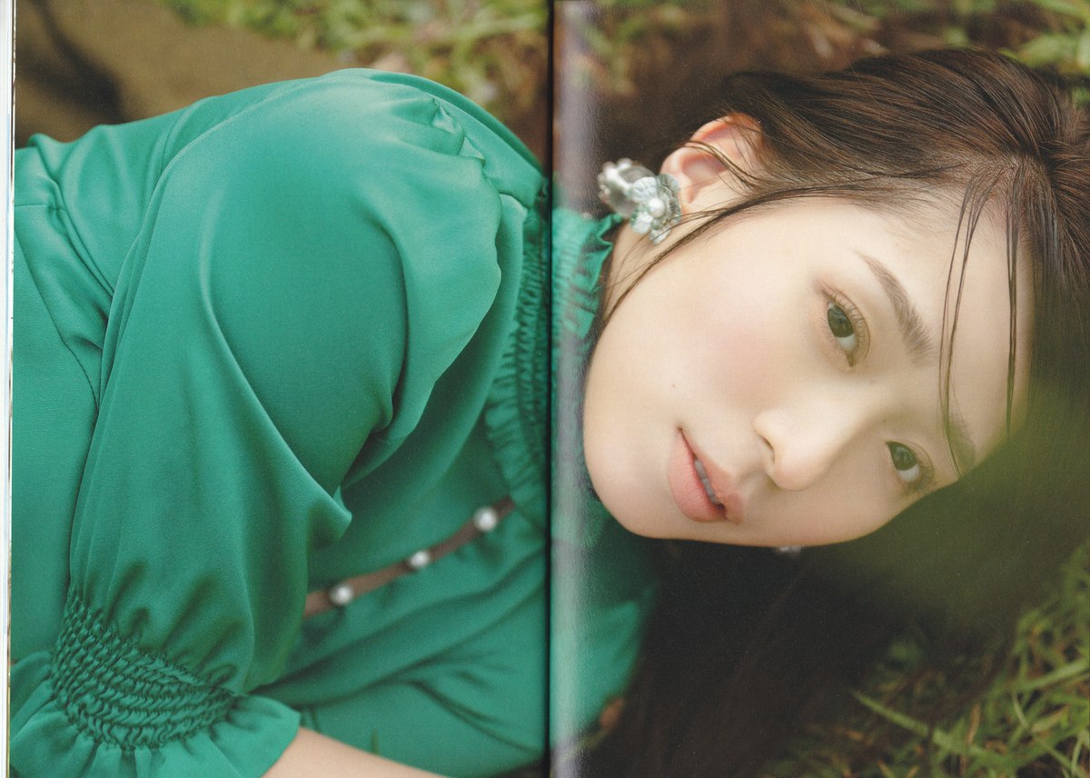 Photobook 2020 03 06 Yuzuki Oguro 大黒柚姫 Team Shachi Artbook Collection Vol 2 Reborn 0016 8561873280.jpg