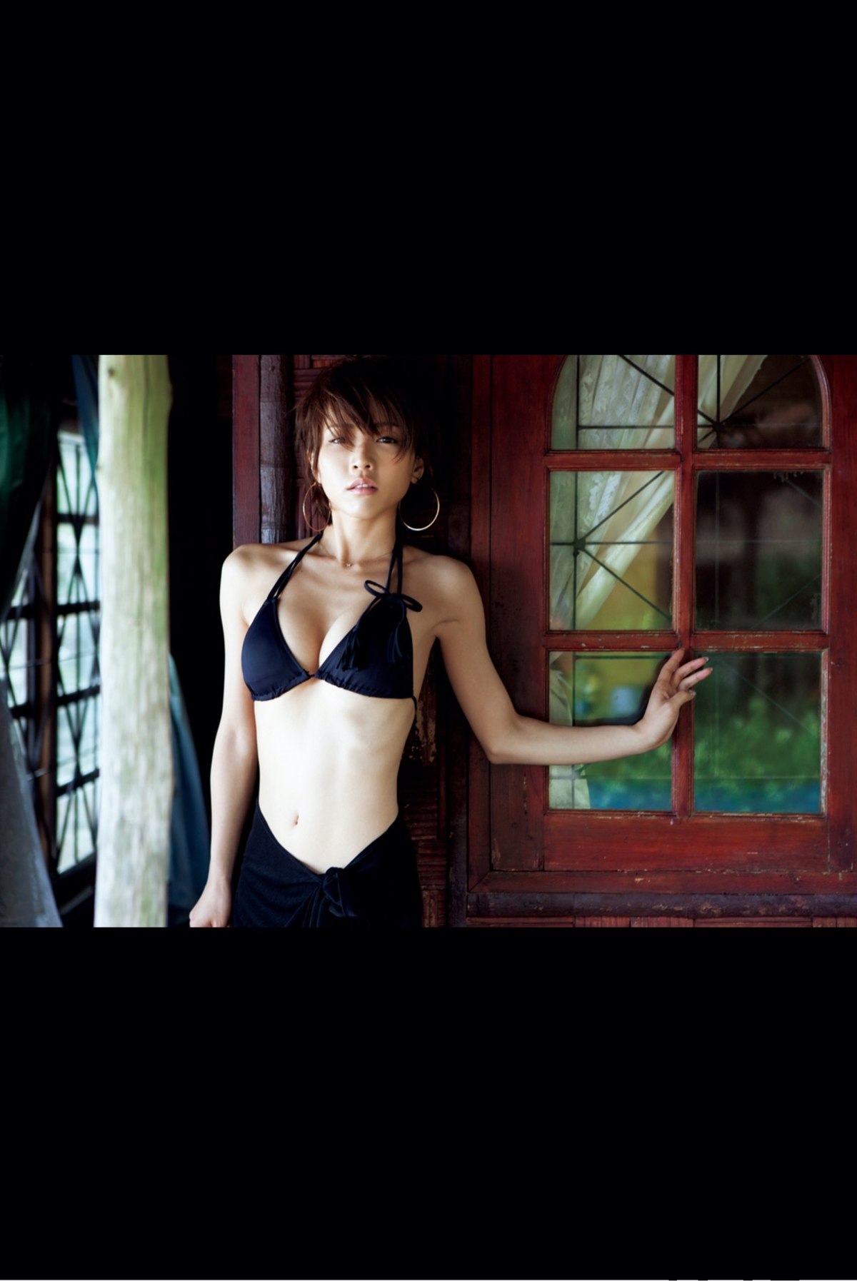 BOMB Photobook 2012 08 30 Yumiko Shaku 釈由美子 I Am 0024 9996534175.jpg