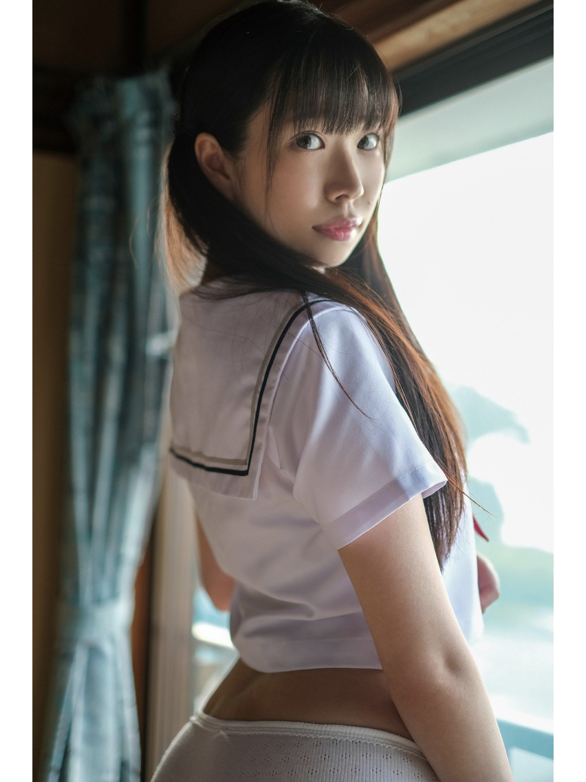 Photobook 2022 09 09 Kozue Minami 美波こづえ Sound Of Waves 0043 9060107214.jpg