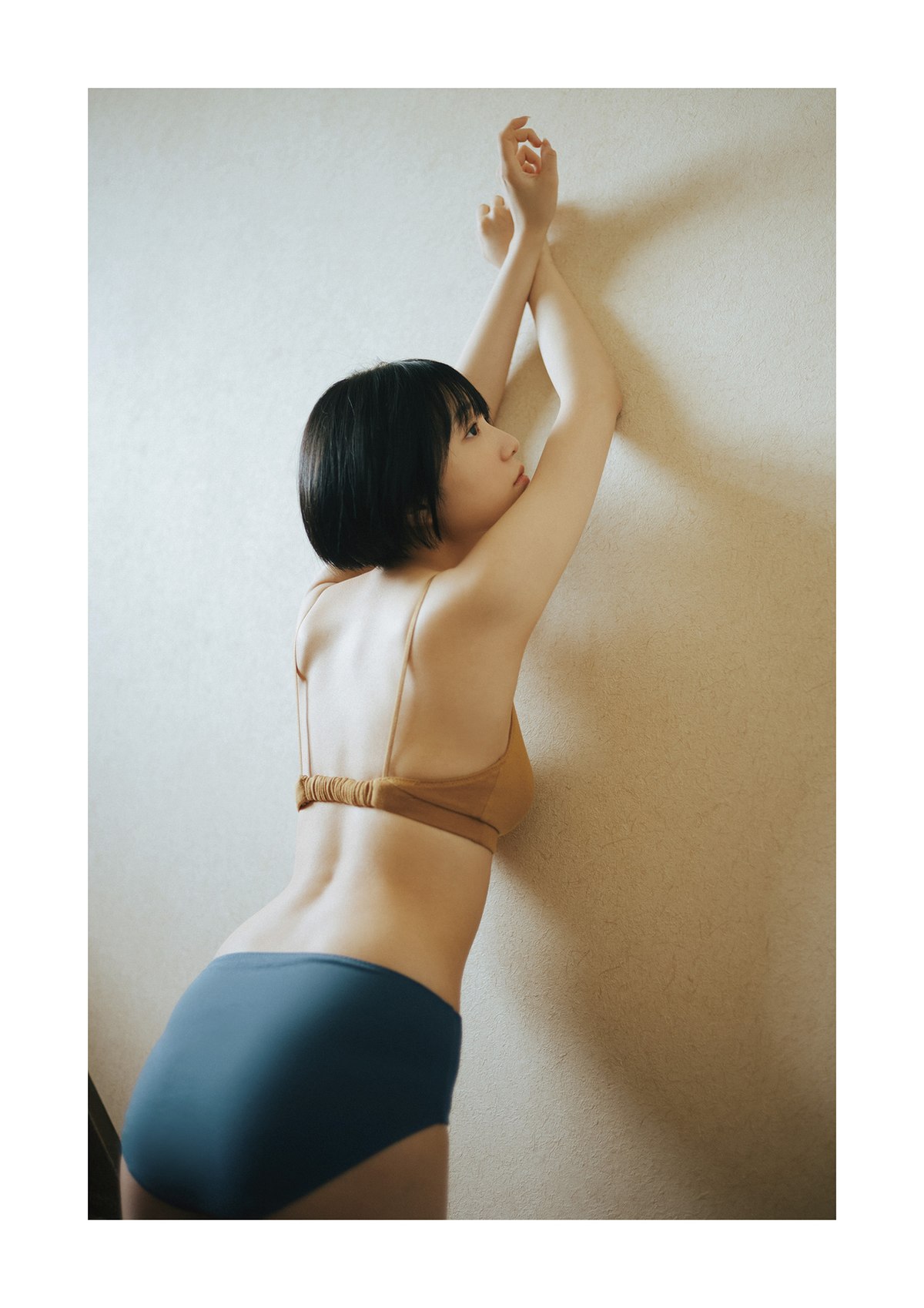 STRiKE DIGITAL PHOTOBOOK 2022 08 26 014 Miku Funai 船井美玖 Towards That Dream 0019 3268899378.jpg