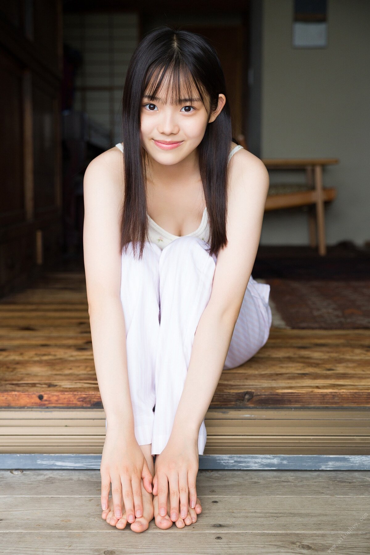 Photobook 2022 07 25 Kohaku Shida 志田こはく Umimachi No Houkago Spisan Gravure Photo Book 0028 6162670174.jpg