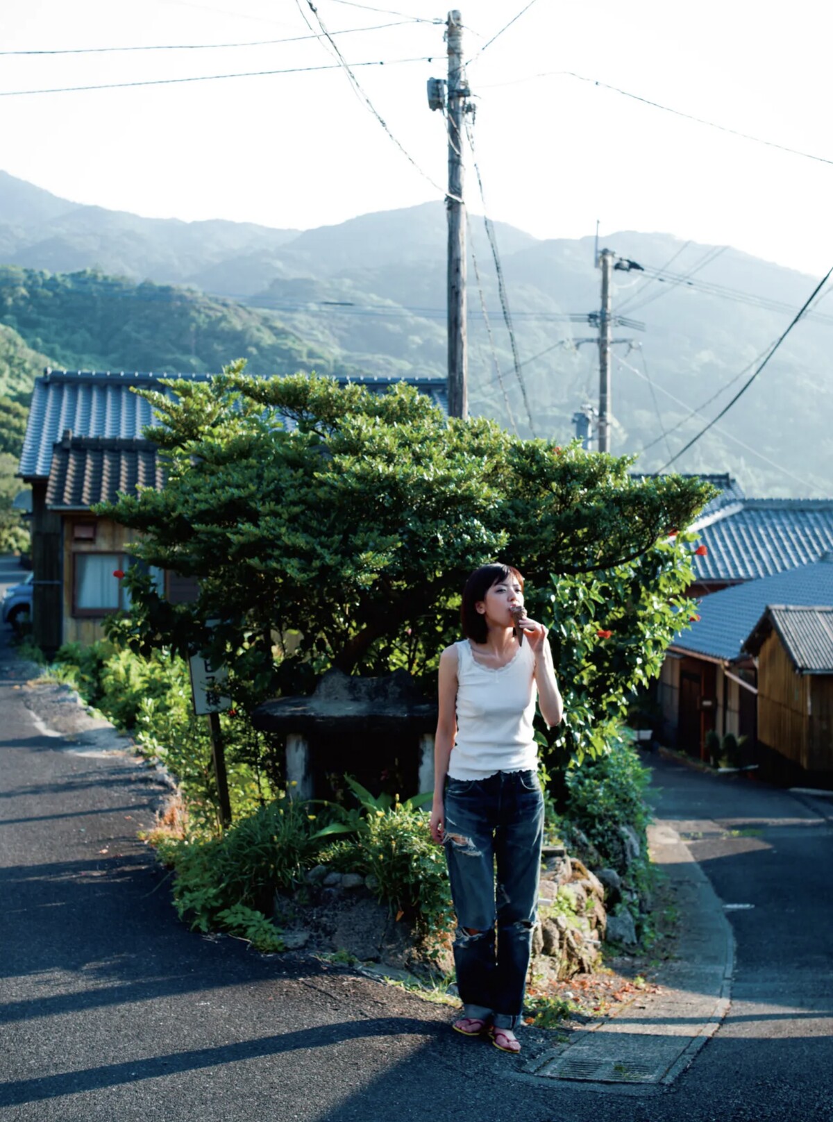 Photobook Mao Miyaji 宮地真緒 Digital Photo Book Asansan 0062 7542136071.jpg