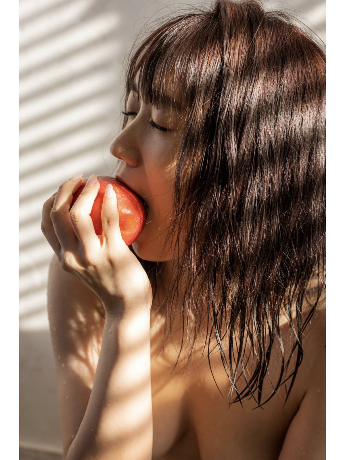 Photobook Hono Wakamiya 若宮穂乃 A Body That Fulfills Your Desires 0036 1616686660.jpg