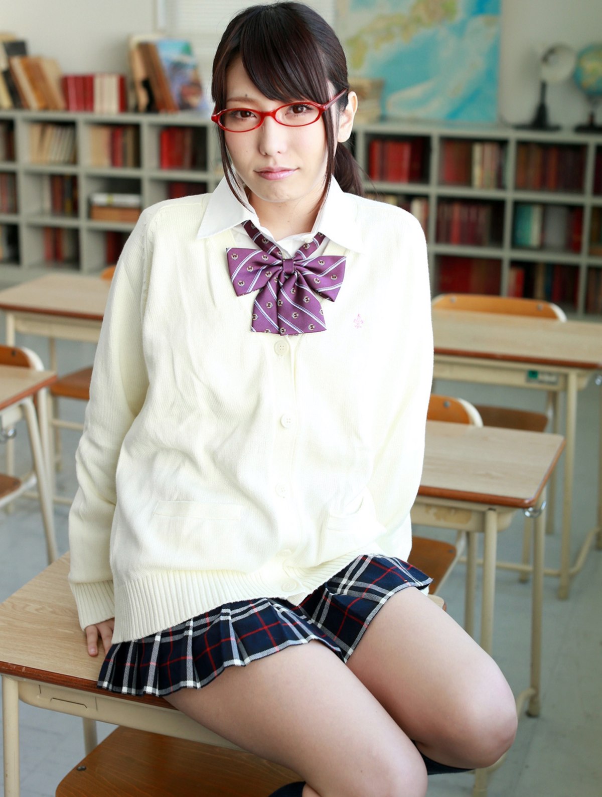 Photobook 2013 10 18 Chika Arimura 有村千佳 Ikenaikoto In The Classroom 0007 9185758946.jpg