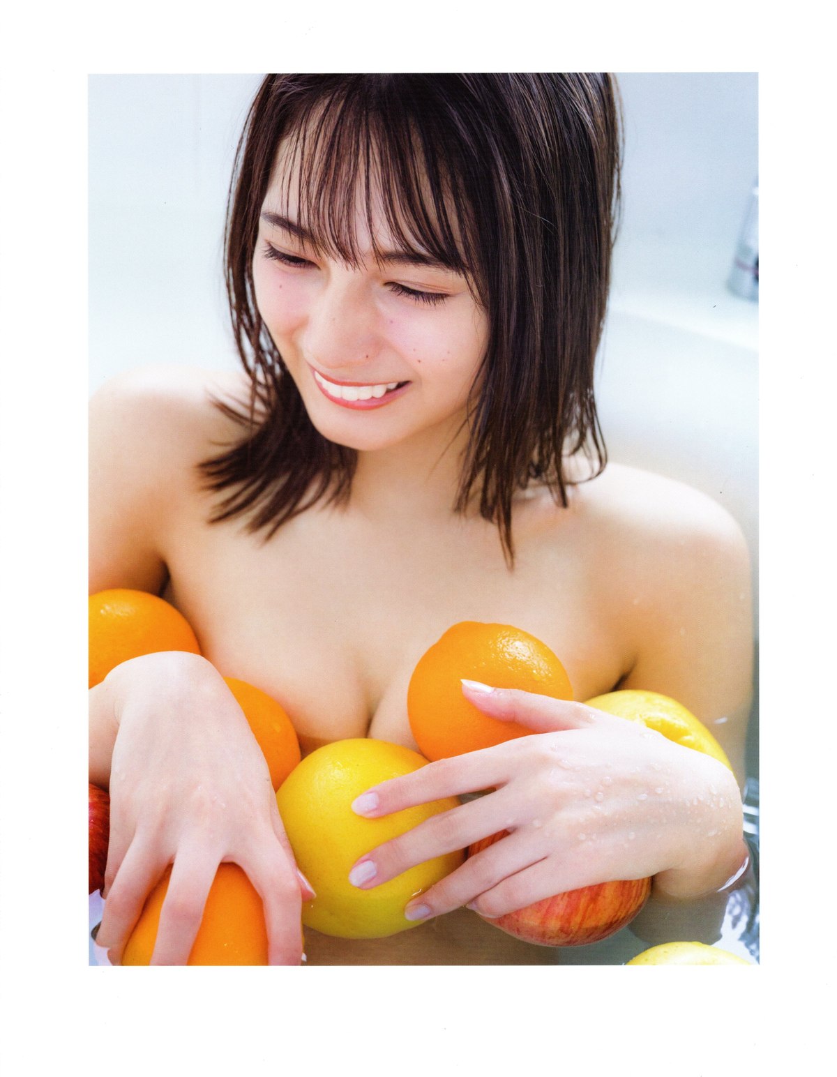 Photobook 2021 06 29 Nao Kosaka 小坂菜緒 1st Photobook Who Are You B 0054 0851029247.jpg