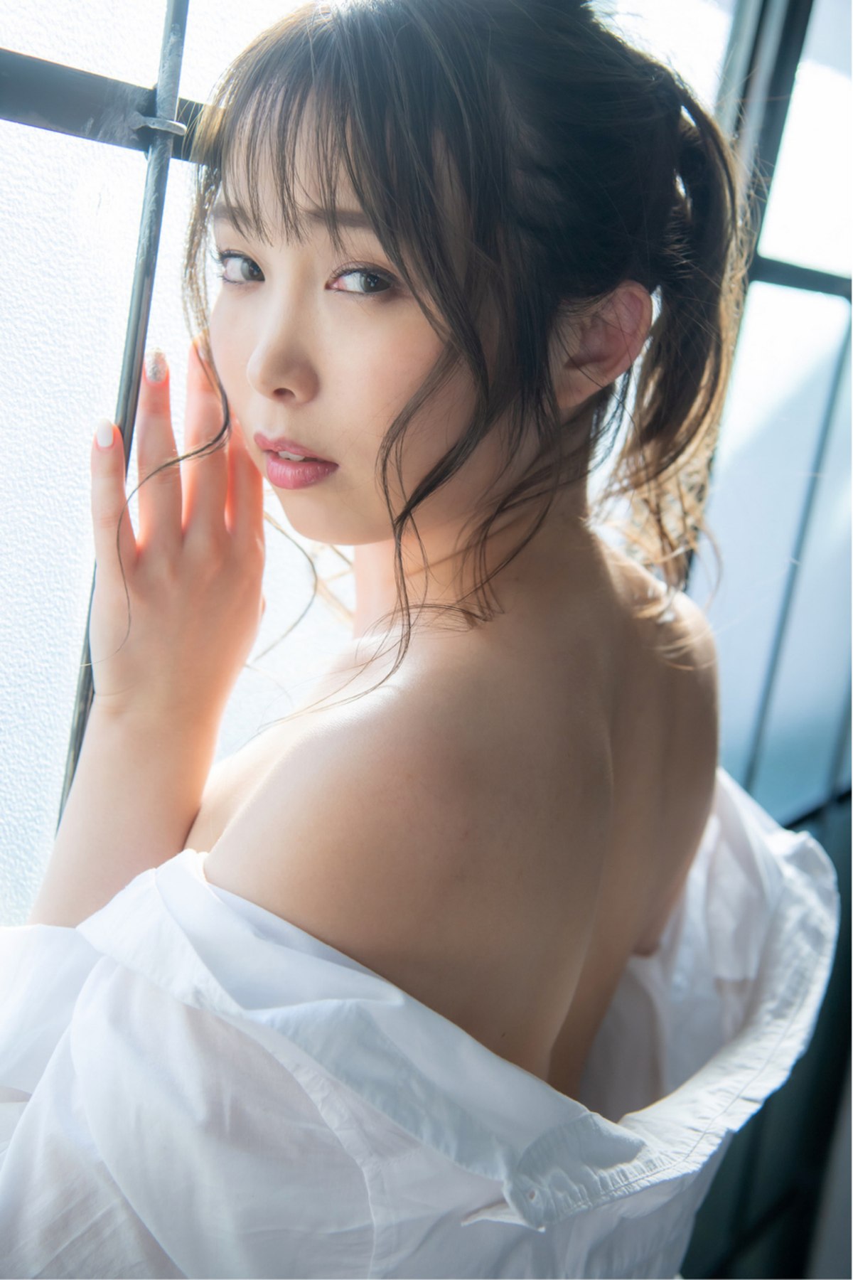 Photobook 2021 07 16 Nao Kiritani 桐谷なお Nude Photobook BON VOYAGE 0073 7465238587.jpg