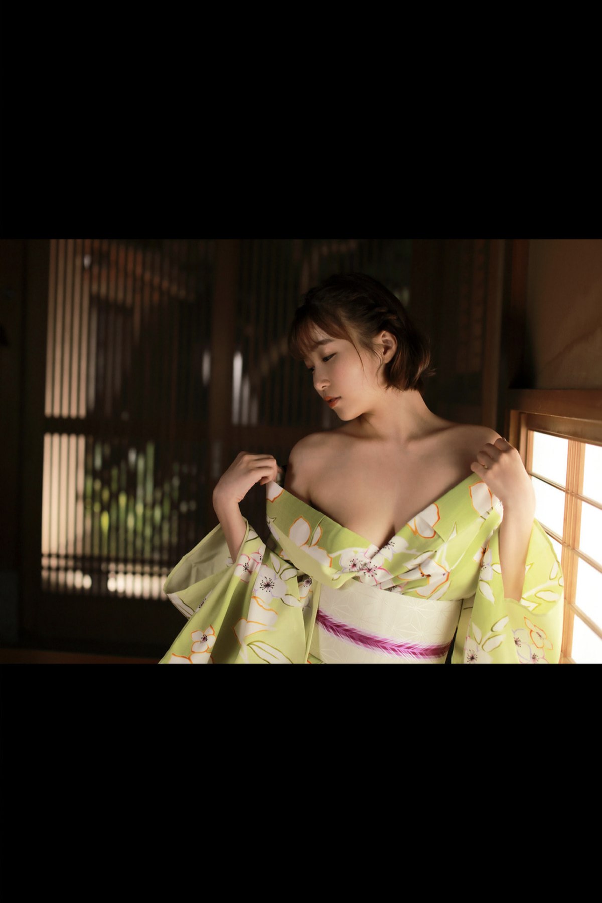 Photobook Kawai Asuna 河合あすな Official Gravure Photo Book The Beginning Season 0038 7477895911.jpg