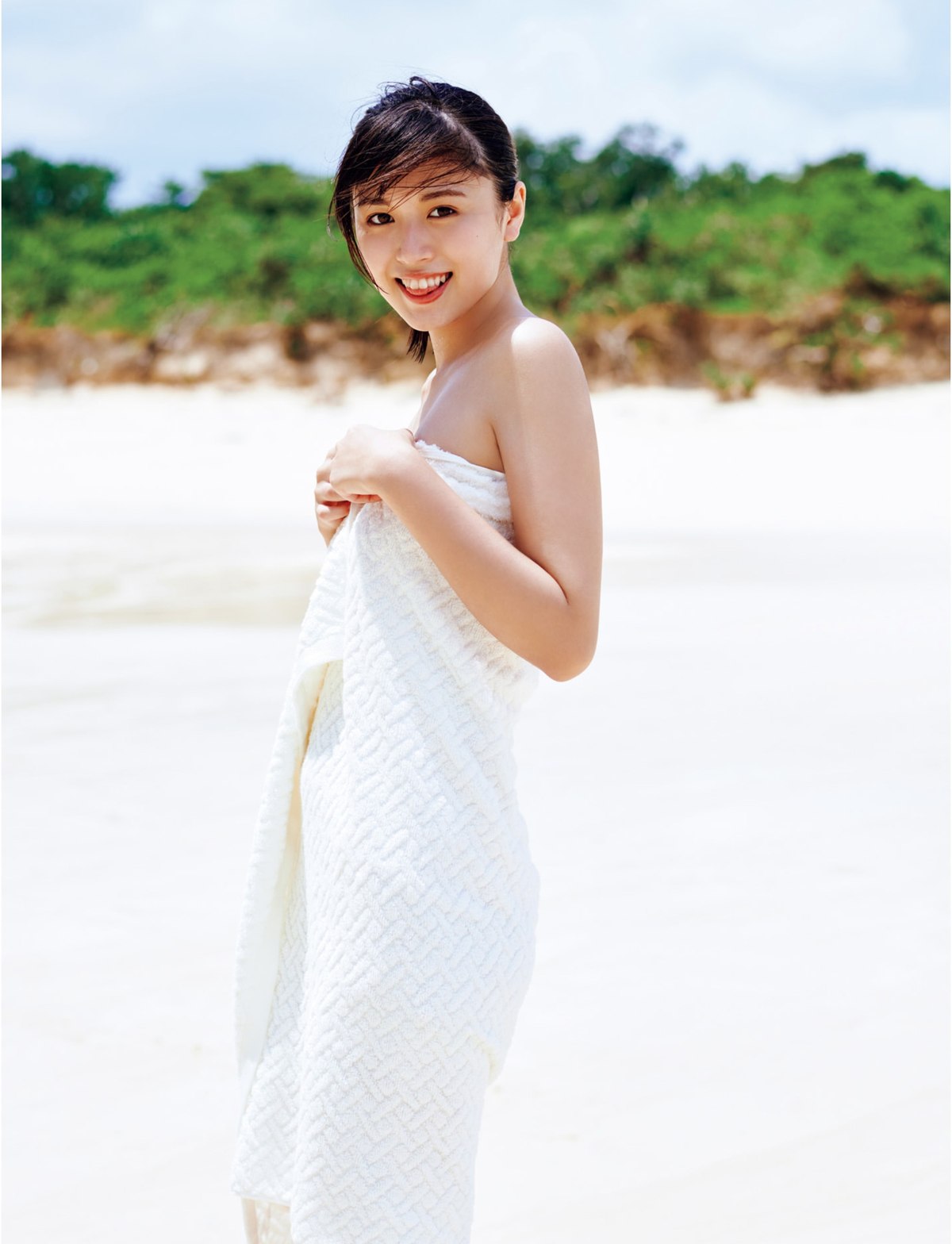 Photobook Kitamuki Miyu 北向珠夕 1st Photo Album KOIYOU Love Xi 0021 3658076196.jpg