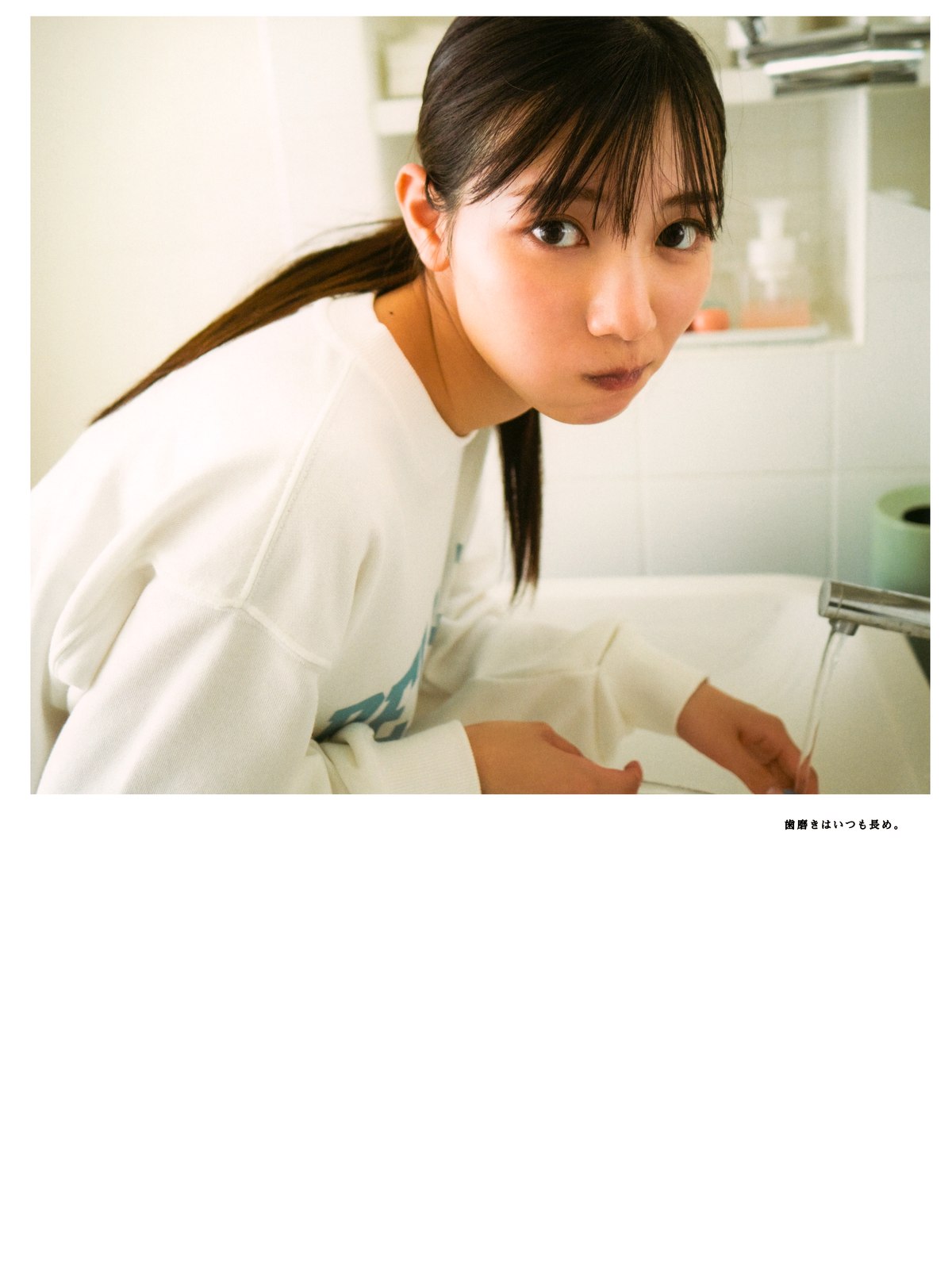 Photobook 2022 03 01 Hina Kawata 河田陽菜 1st Photobook Order Of Memories A 0053 9207131497.jpg