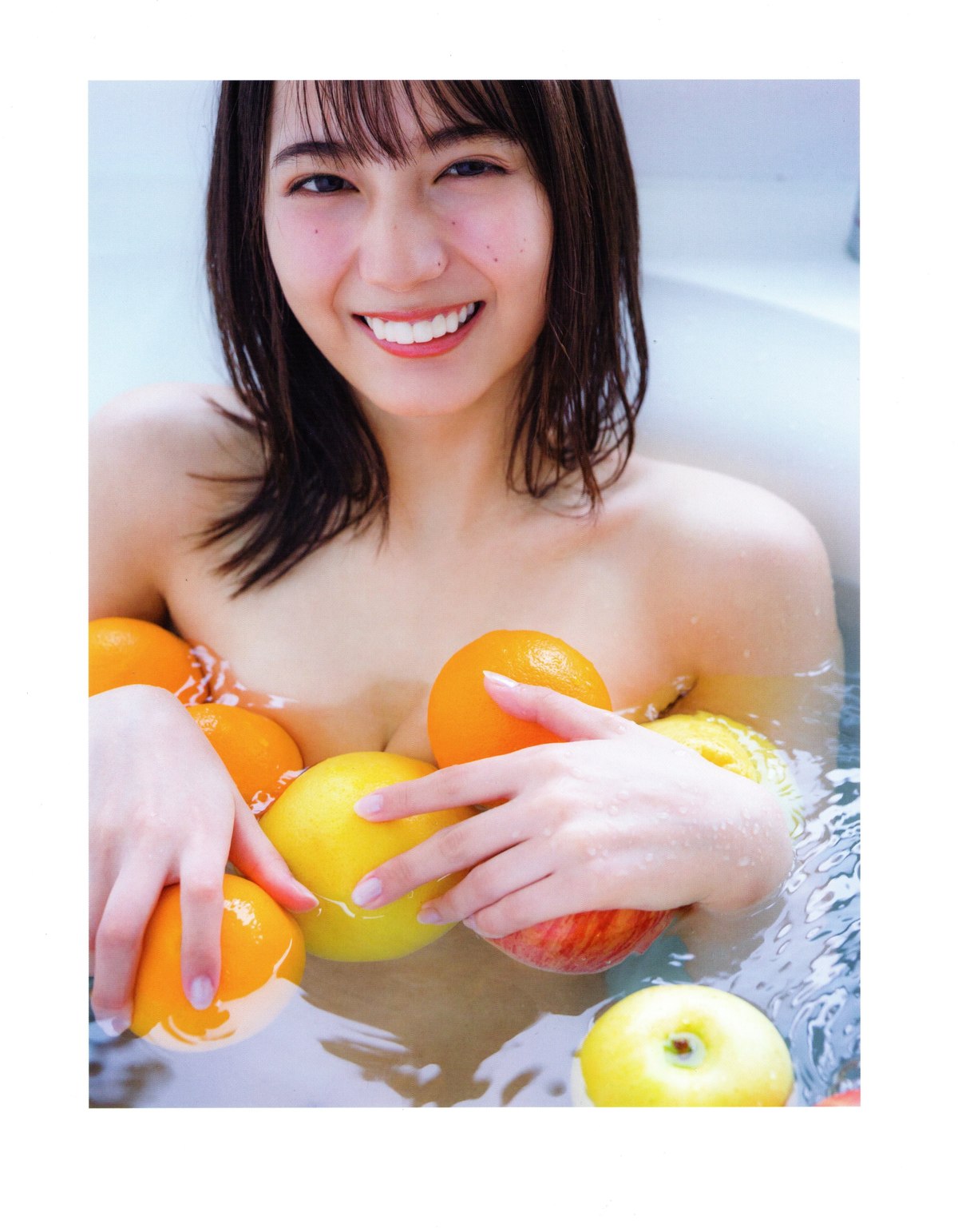 Photobook 2021 06 29 Nao Kosaka 小坂菜緒 1st Photobook Who Are You B 0055 9285070670.jpg