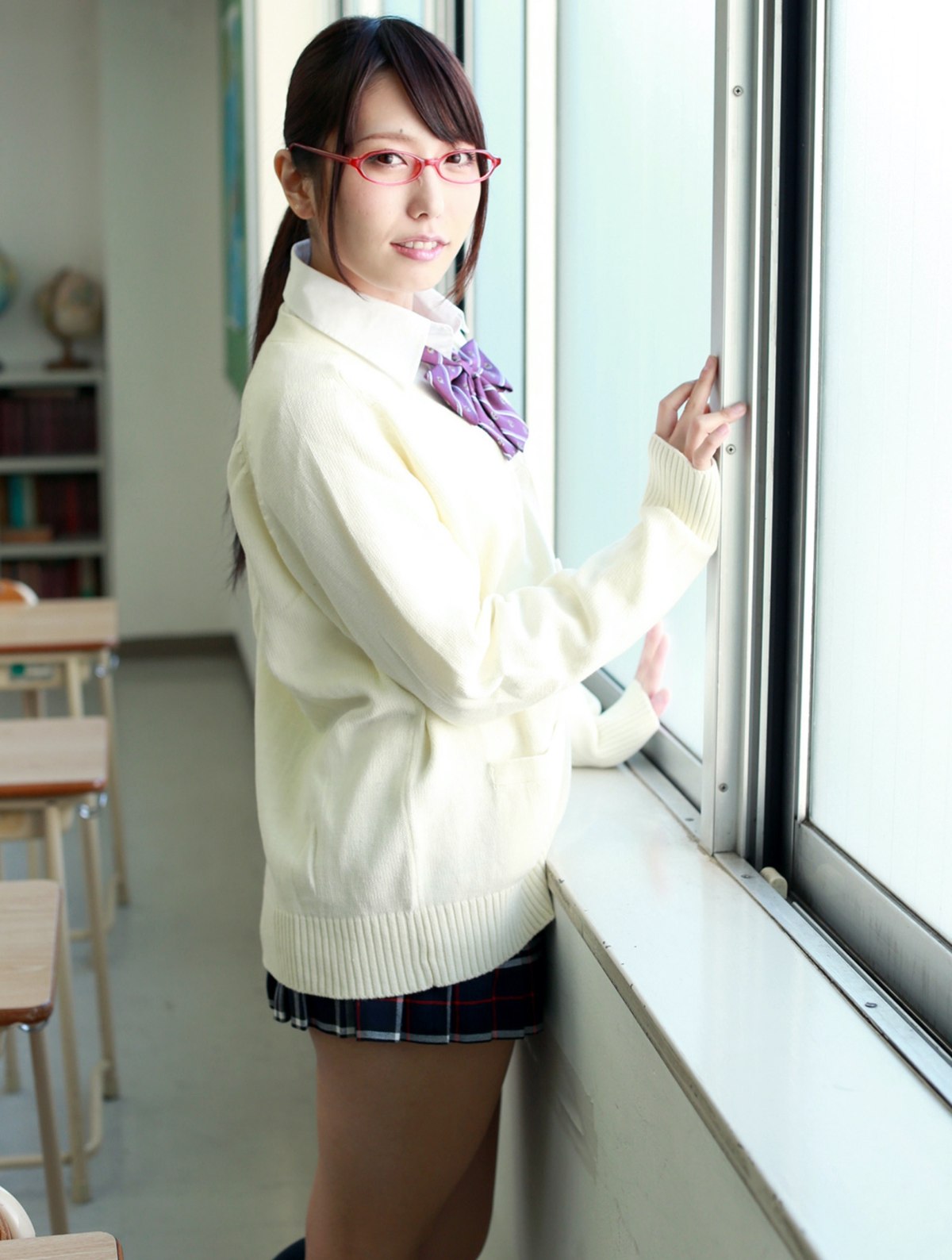 Photobook 2013 10 18 Chika Arimura 有村千佳 Ikenaikoto In The Classroom 0002 7530381393.jpg