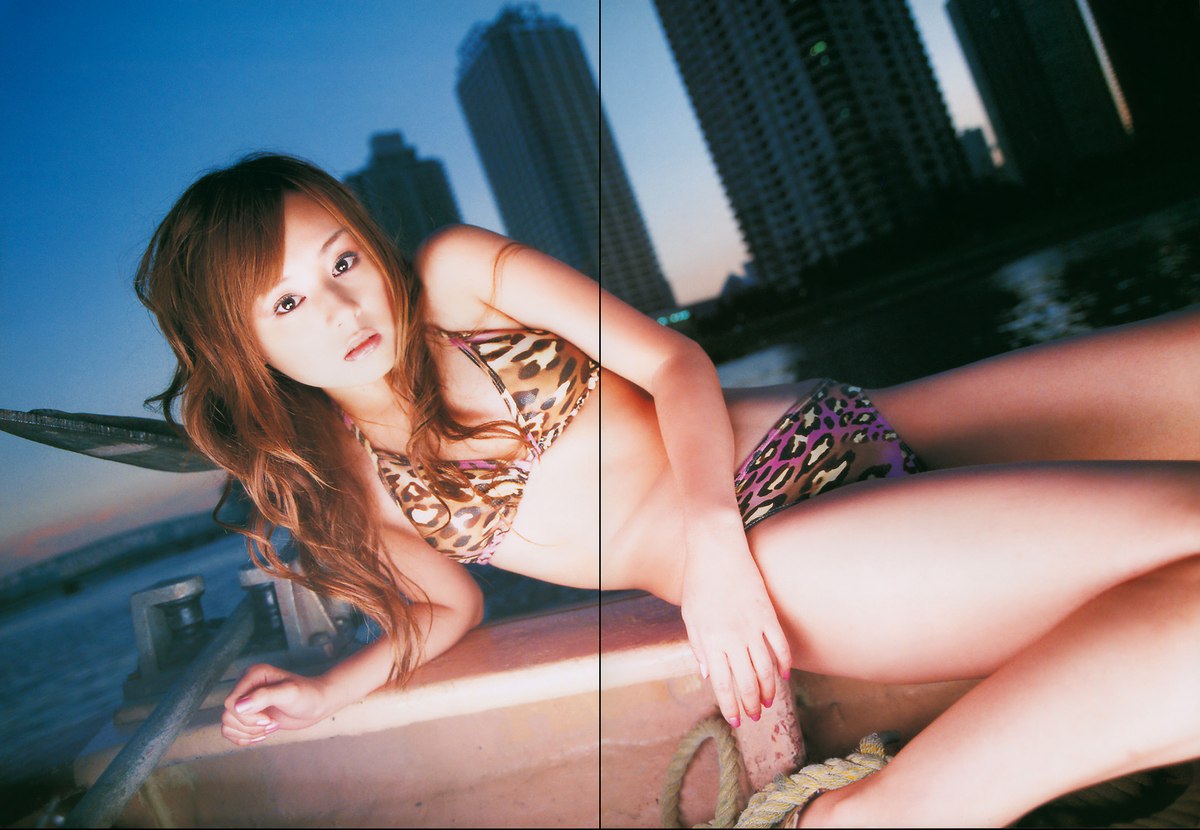 Photobook Natsukawa Jun 夏川純 Tokyo Voyage 0054 9770823001.jpg