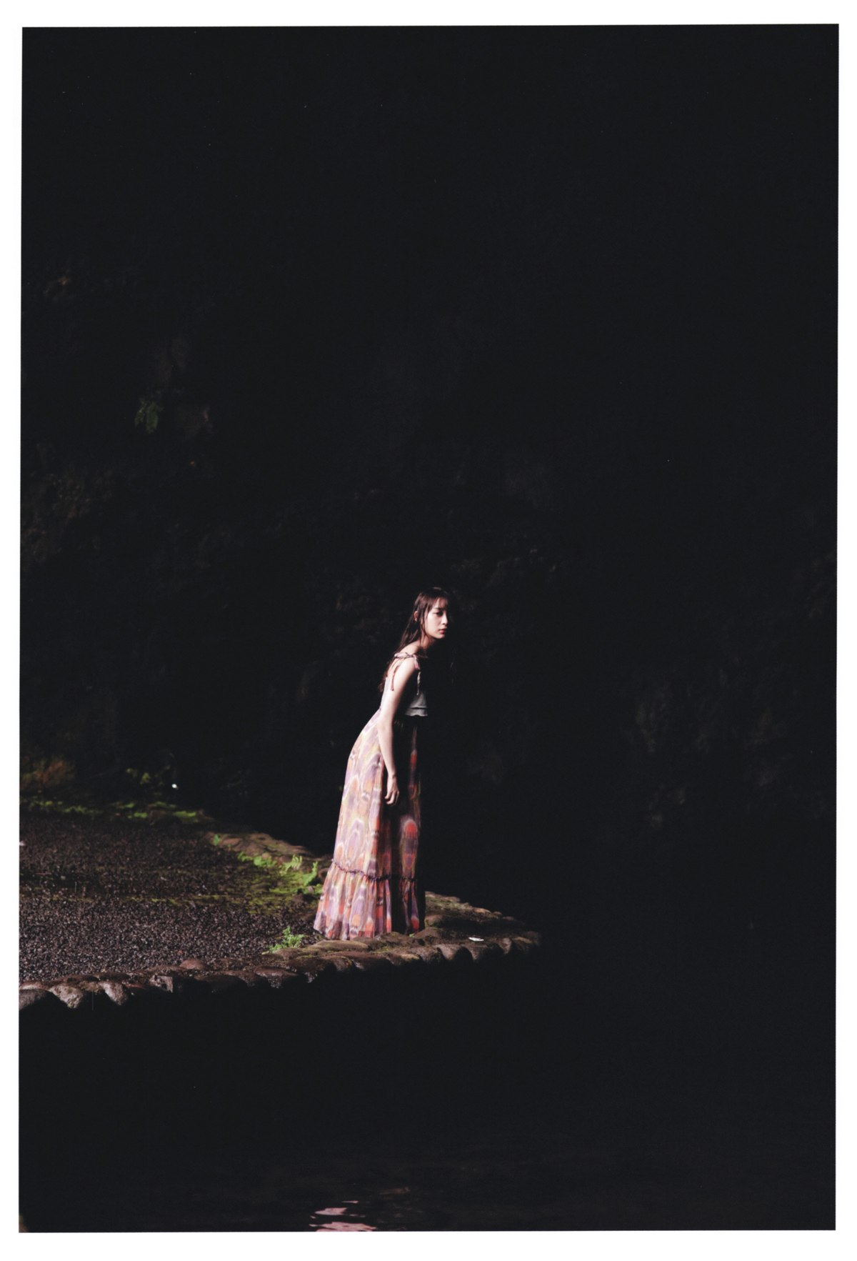 Photobook 2020 11 10 Ayane Suzuki 鈴木絢音 1st Photobook The Angle Of The Light 0080 9684933575.jpg