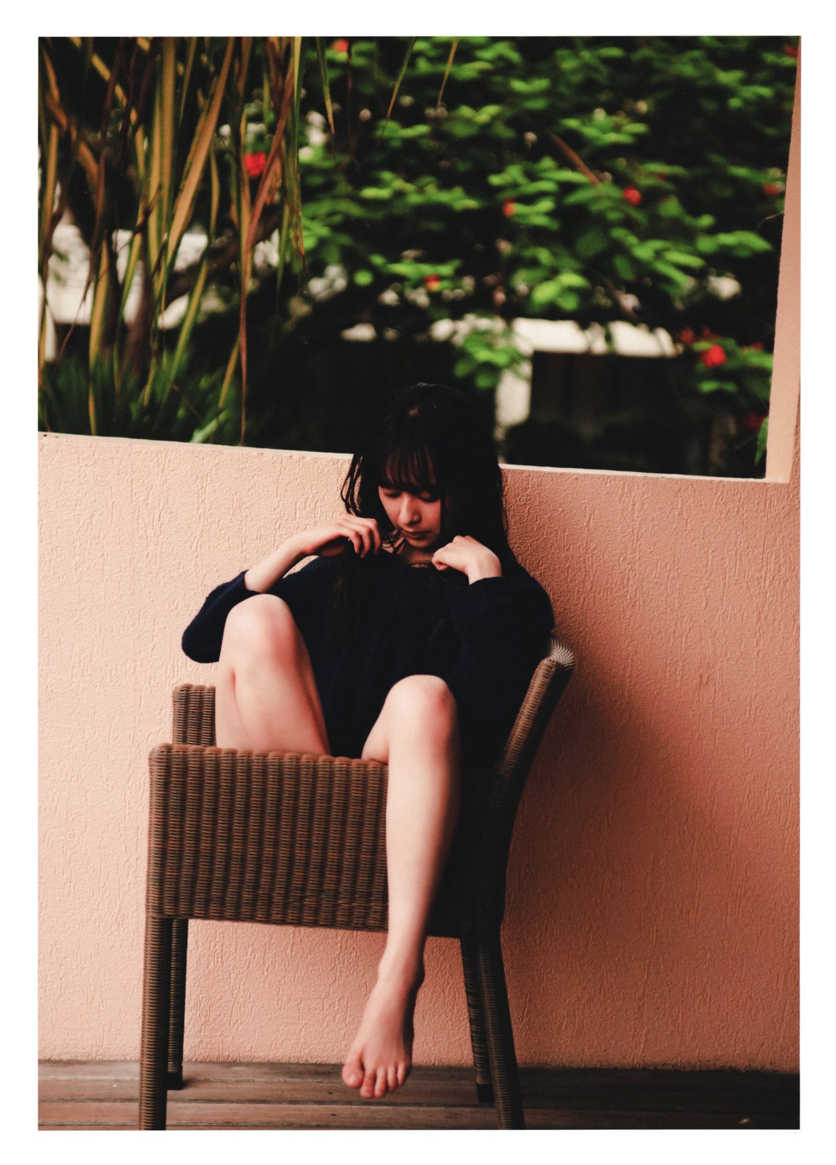 Photobook 2020 11 10 Ayane Suzuki 鈴木絢音 1st Photobook The Angle Of The Light 0091 1614357466.jpg