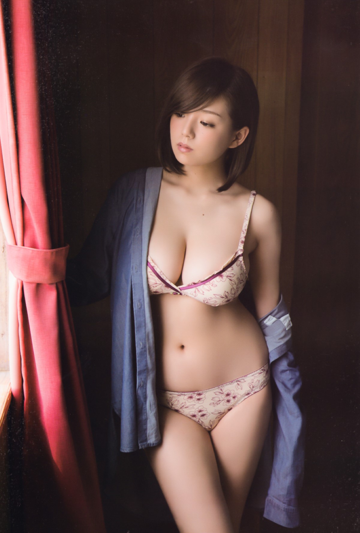 Photobook 2017 11 02 Ai Shinozaki 篠崎愛 Mugen B 0068 7291041511.jpg