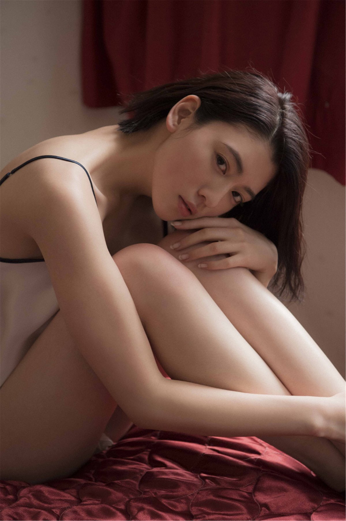 Photobook 2018 04 15 Ayaka Miyoshi 三吉彩花 Across The Sky 0026 4318266798.jpg