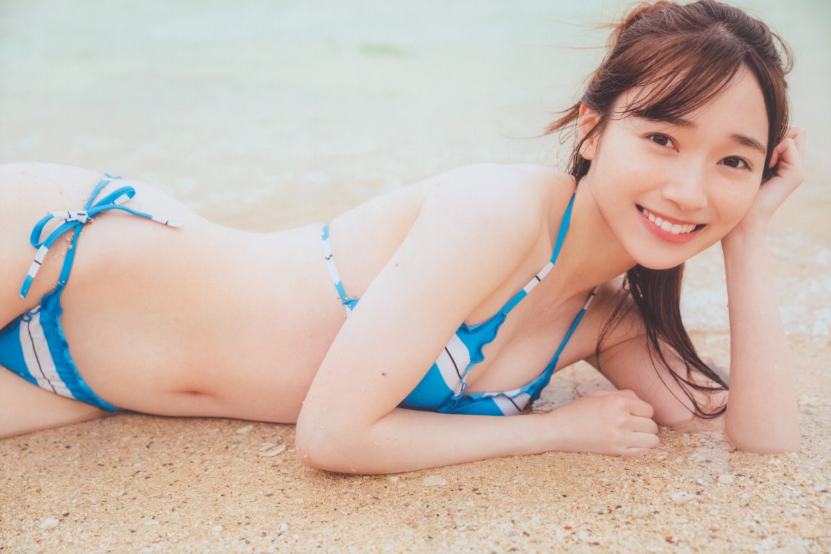 Photobook 2022 08 23 Rena Moriya 守屋麗奈 1st Photobook Egao No Guu Choki Paa 0066 2853108942.jpg