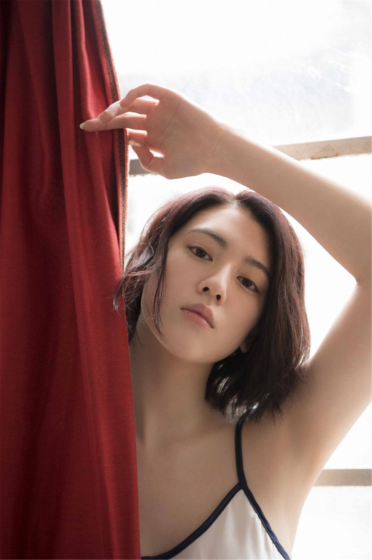 Photobook 2018 04 15 Ayaka Miyoshi 三吉彩花 Across The Sky 0035 8238397283.jpg