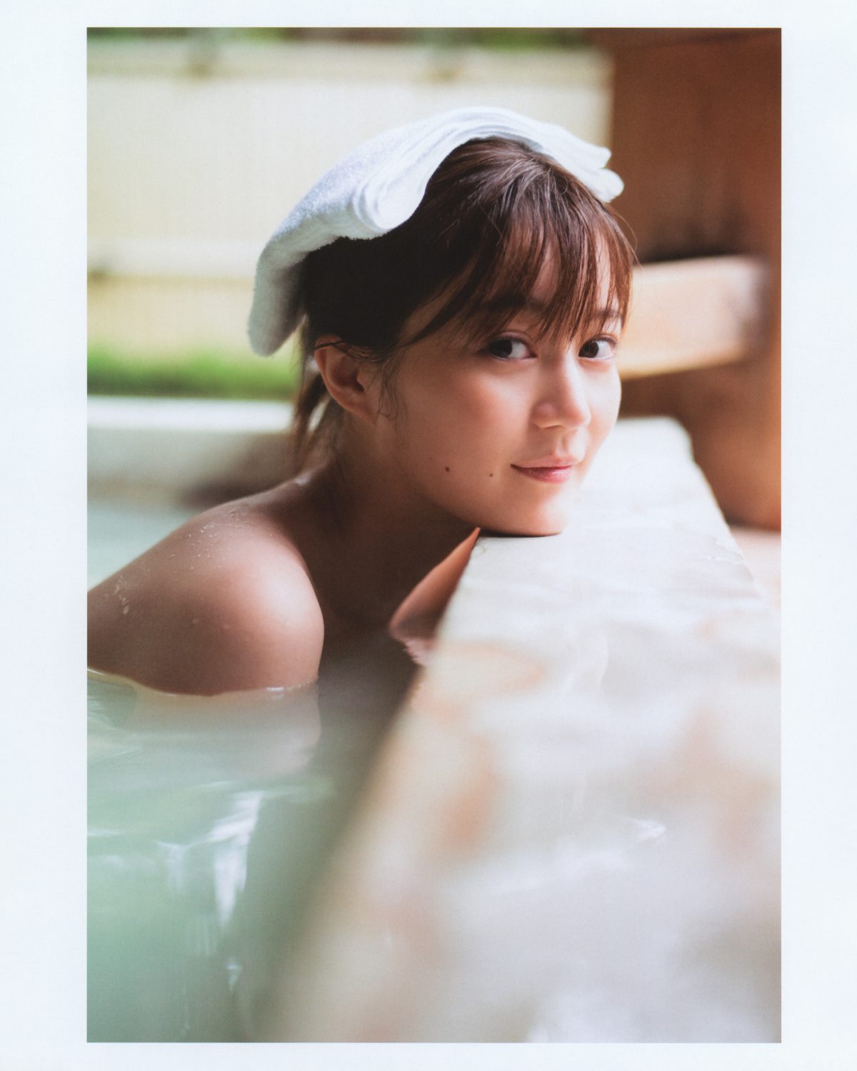 Photobook 生田絵梨花 乃木坂46卒業記念メモリアルブック カノン 0032 1014390684.jpg