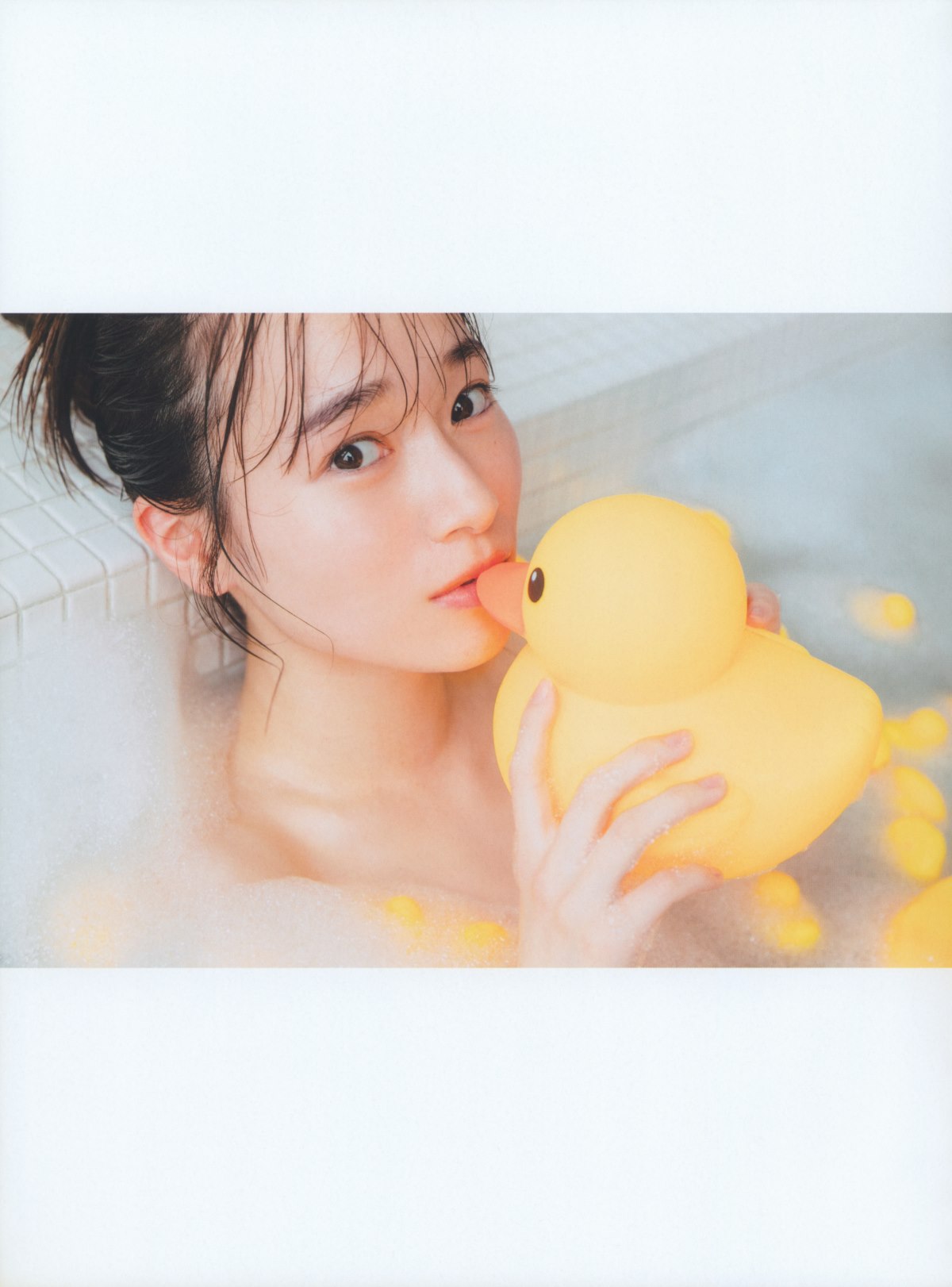 Photobook 2022 08 23 Rena Moriya 守屋麗奈 1st Photobook Egao No Guu Choki Paa 0089 8974462087.jpg