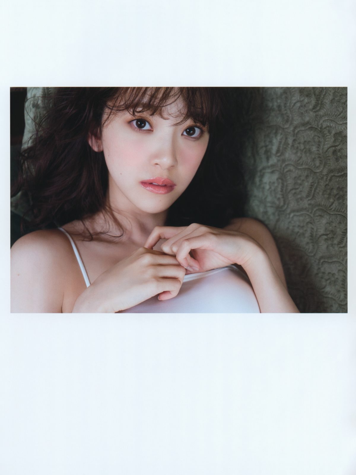 Photobook 堀未央奈 2nd写真集 いつかの待ち合わせ場所 0094 3192725028.jpg