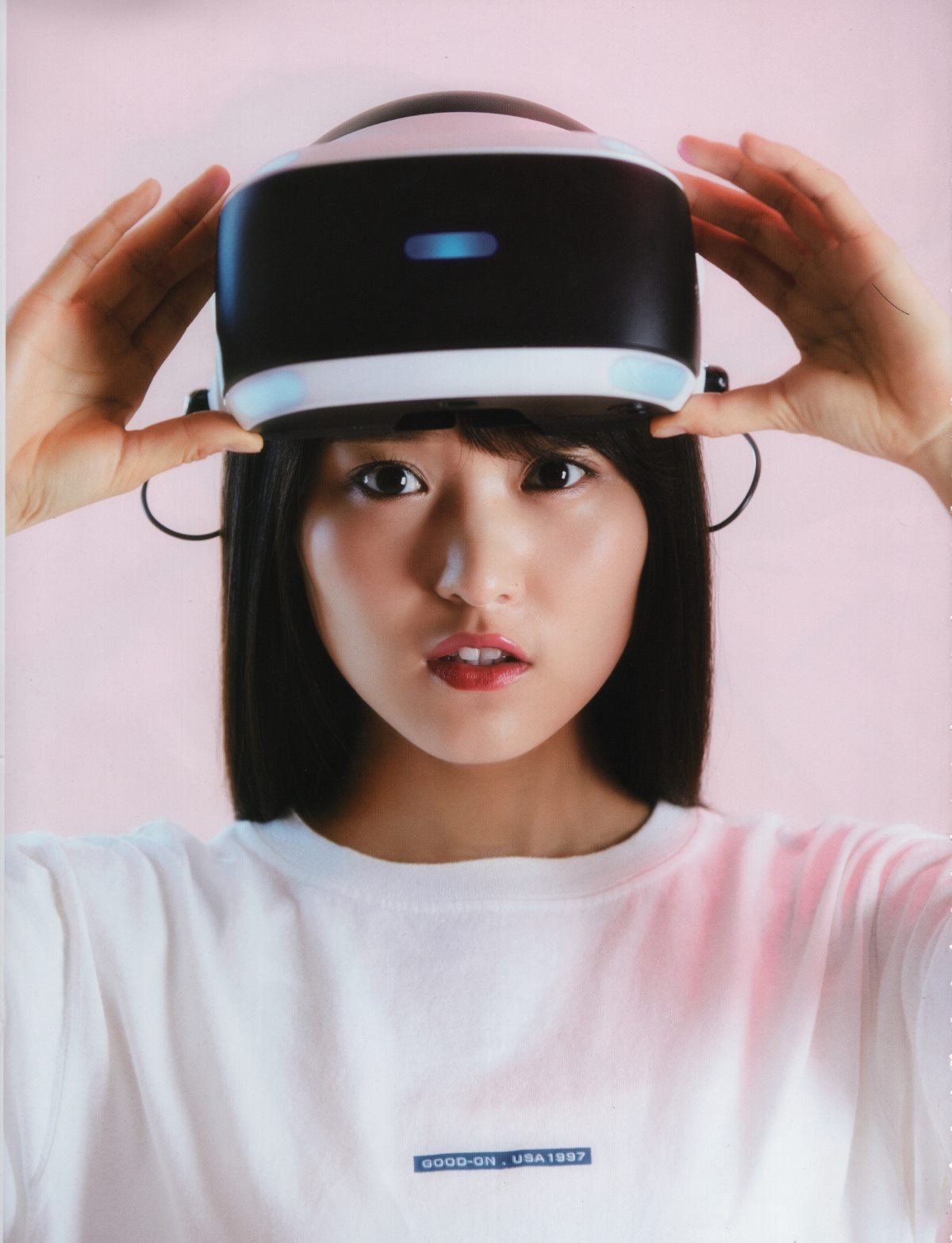 Photobook Keyakizaka46 Photobook – 21nin no Mikansei 欅坂46 ファースト写真集 21人の未完成 B 0034 7818077626.jpg