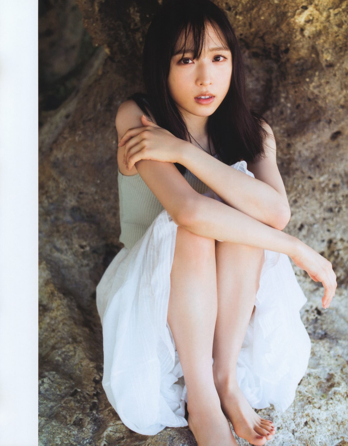 Photobook Yui Oguri 小栗有以 1st Photobook From the day I met you 君と出逢った日から 2022 01 18 0037 8109405875.jpg