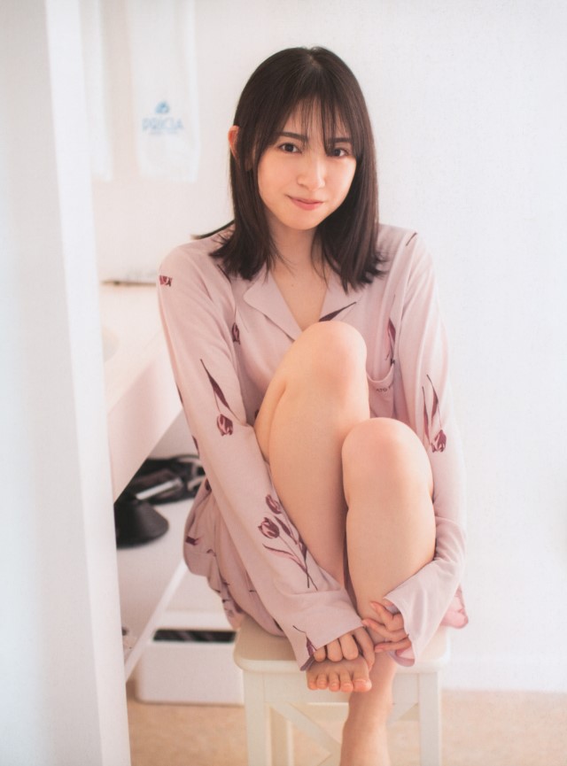 Photobook 2022 12 20 Miku Kanemura 金村美玖 1st Photobook Compass B 0034 9869985795.jpg