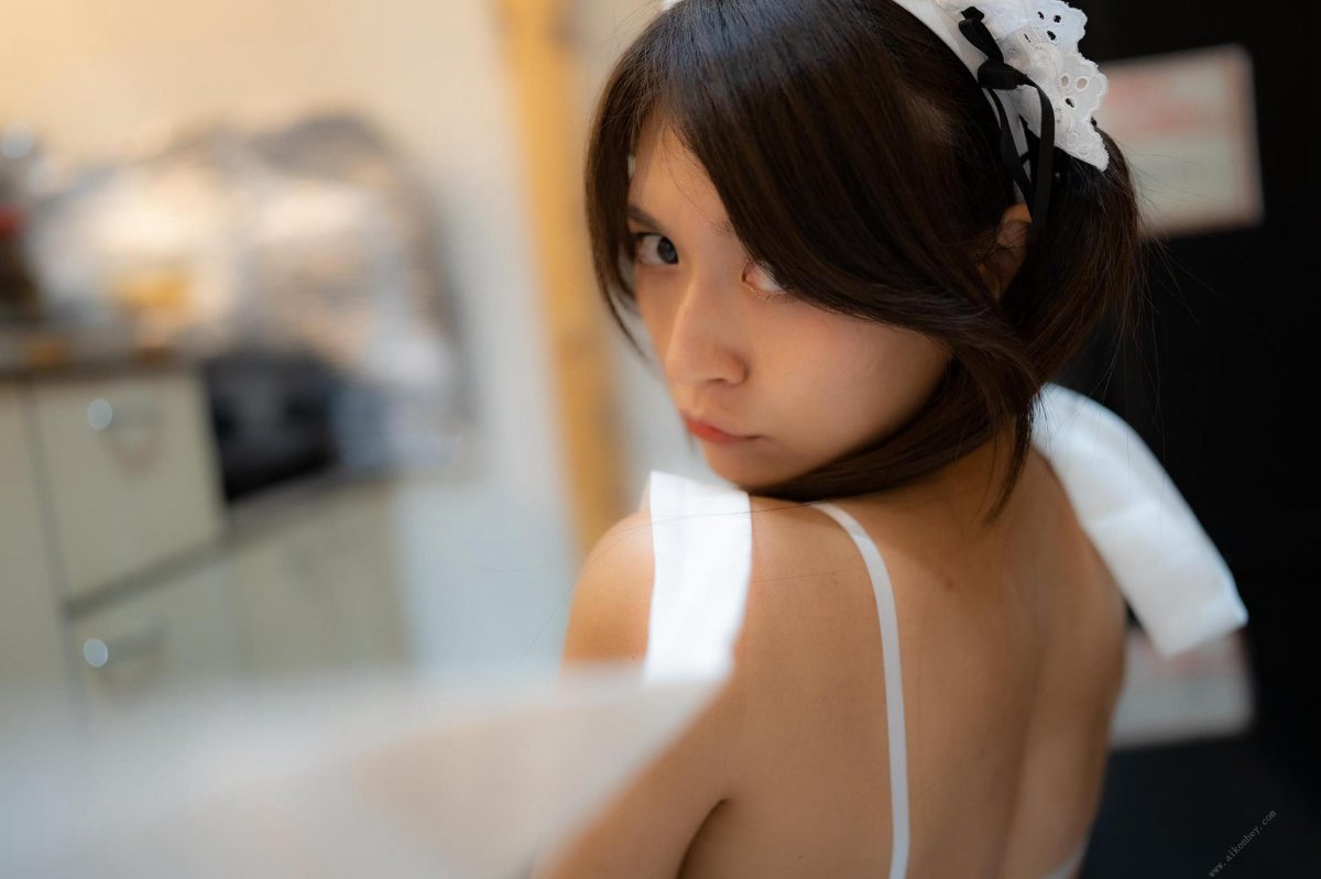 Photobook Aimi あいみ The maid who suddenly came to my house has no motivation 僕の家に突然やって来たメイドは、全くやる気がない 2021 10 15 A 0086 4934520845.jpg