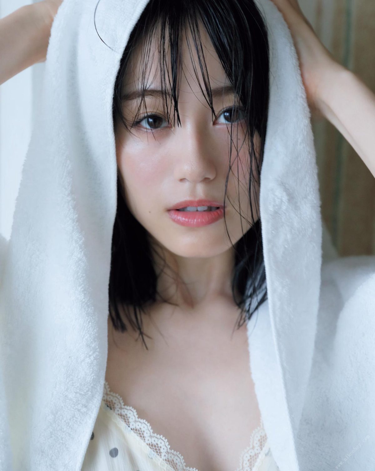 Photobook Miku Ito 伊藤美来 Sheer 2021 12 15 0101 4845744298.jpg