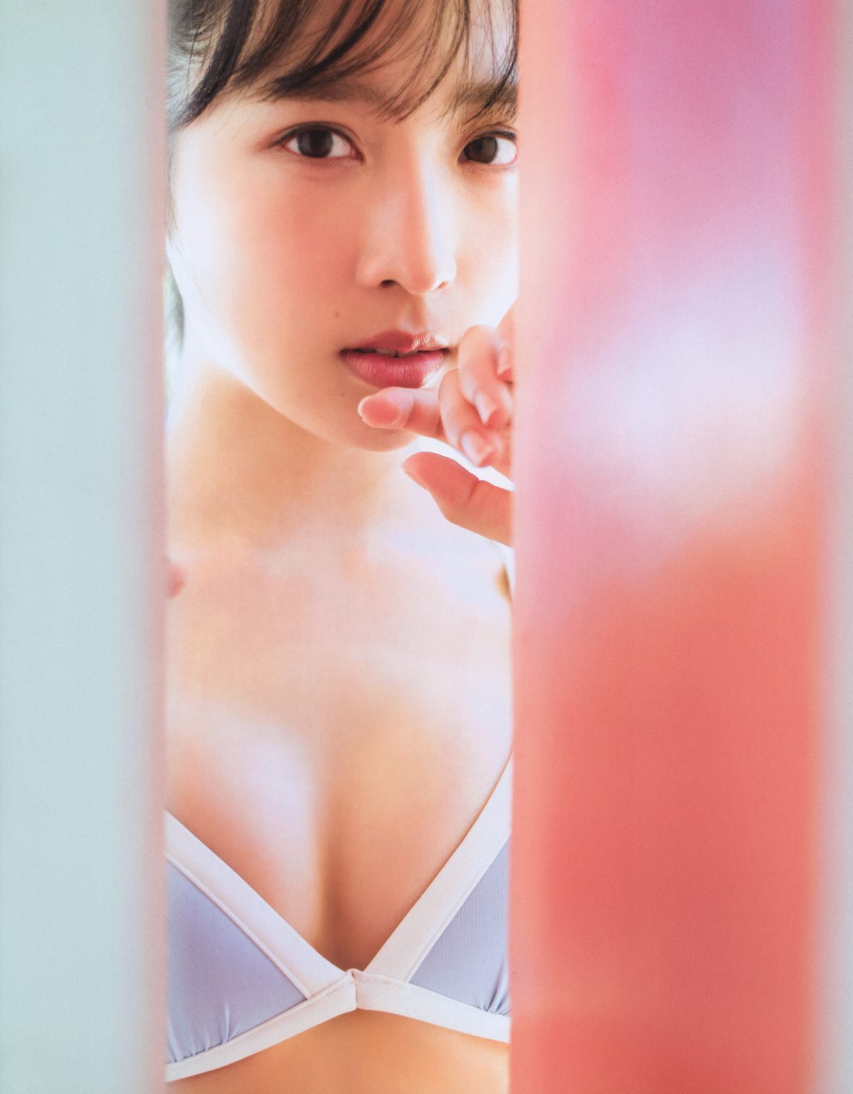 Photobook Yui Oguri 小栗有以 1st Photobook From the day I met you 君と出逢った日から 2022 01 18 0087 2841715609.jpg