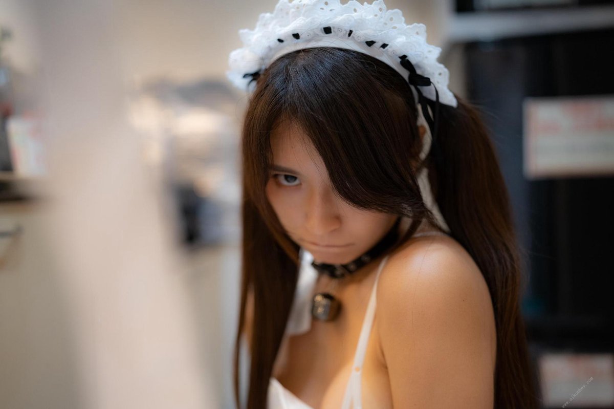 Photobook Aimi あいみ The maid who suddenly came to my house has no motivation 僕の家に突然やって来たメイドは、全くやる気がない 2021 10 15 A 0088 6707073473.jpg