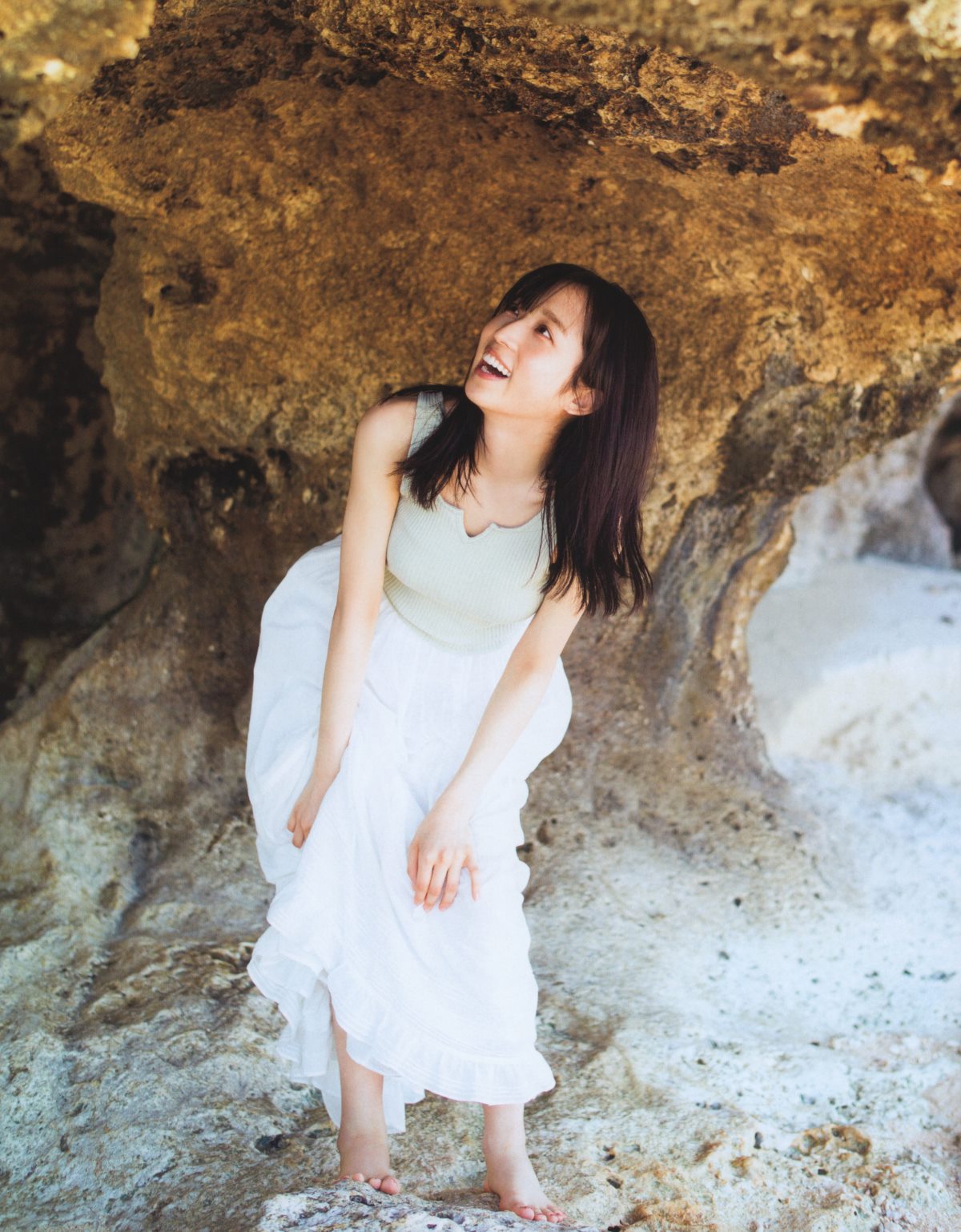 Photobook Yui Oguri 小栗有以 1st Photobook From the day I met you 君と出逢った日から 2022 01 18 0036 6661352171.jpg