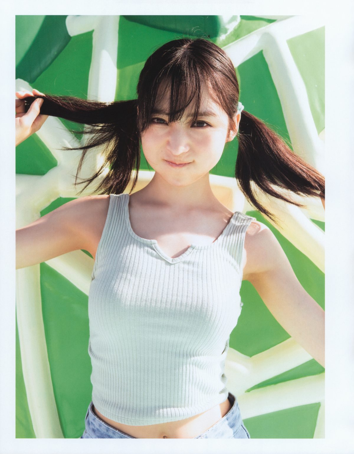 Photobook Yui Oguri 小栗有以 1st Photobook From the day I met you 君と出逢った日から 2022 01 18 0082 8231021813.jpg