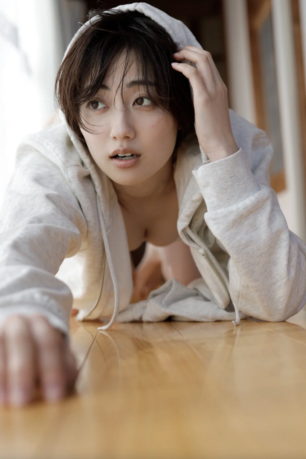 FRIDAY Kazusa Okuyama 奥山かずさ Monthly Girl 010 マンスリーガール 010 2022 03 30 High Qulity 0010 1217848824.jpg