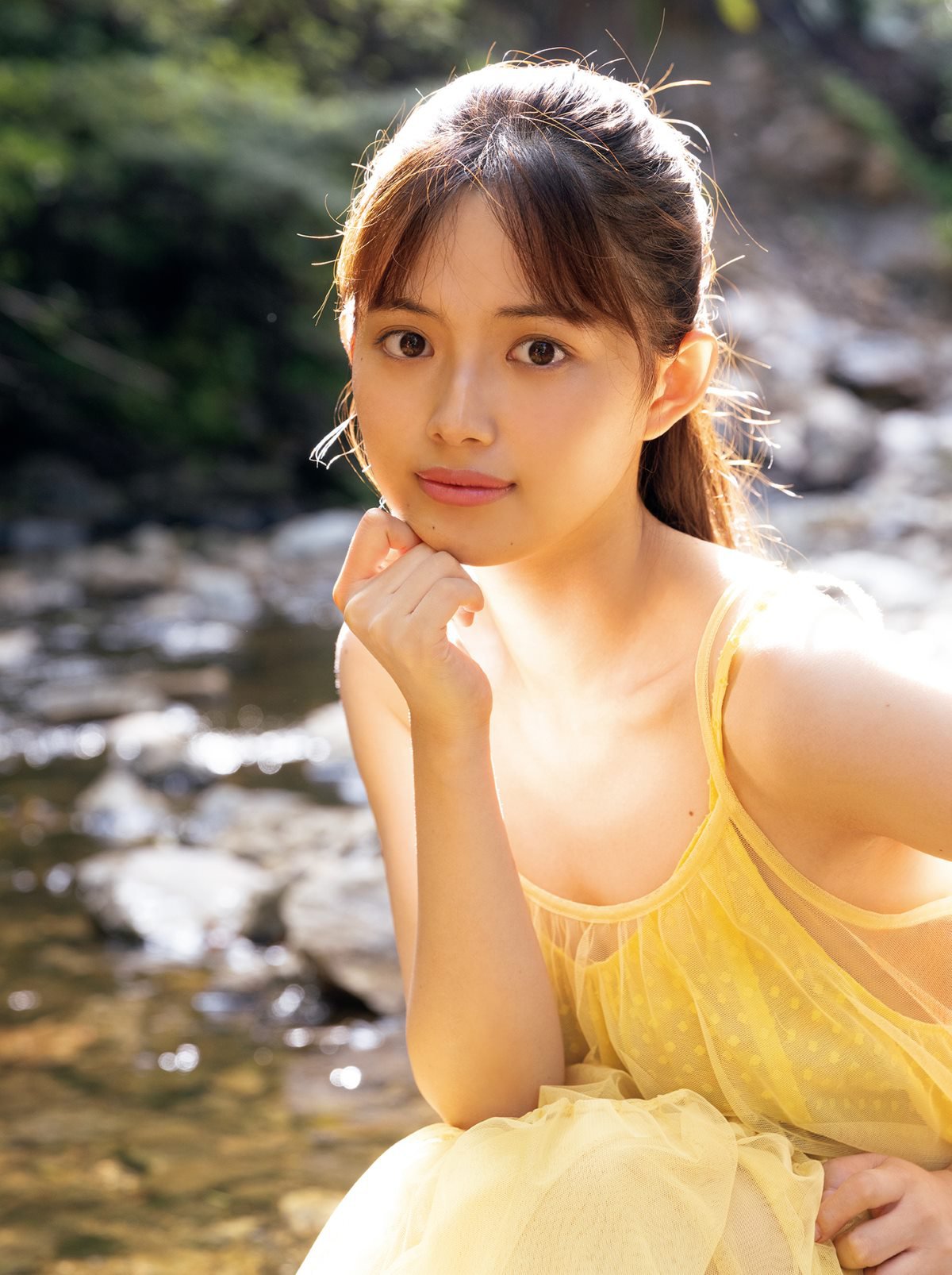 Photobook Hinami Mori 森日菜美 1st Photobook Lots of Mori もりだくさん 2022 02 23 A 0014 2941891711.jpg