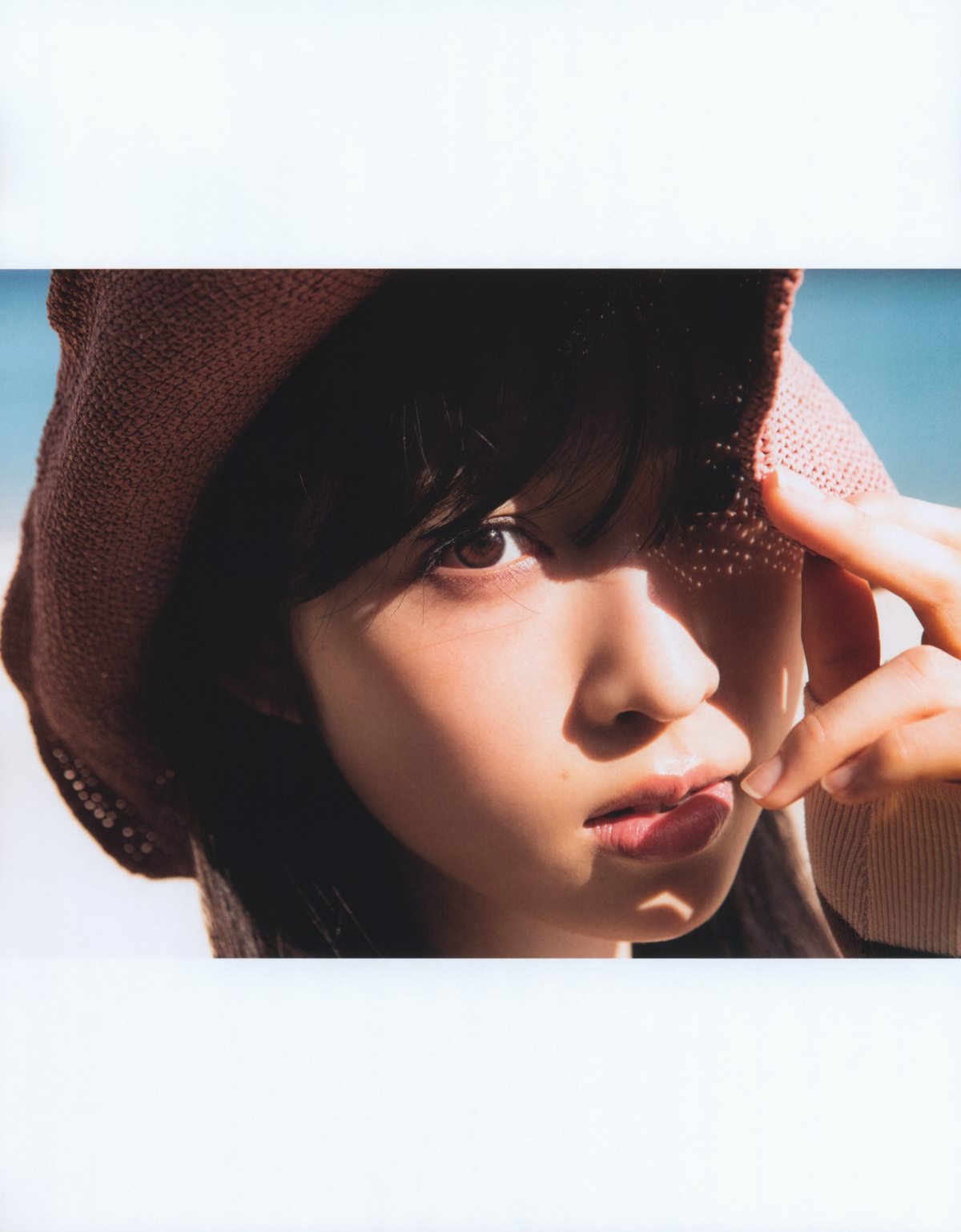 Photobook Yui Oguri 小栗有以 1st Photobook From the day I met you 君と出逢った日から 2022 01 18 0025 6321797317.jpg