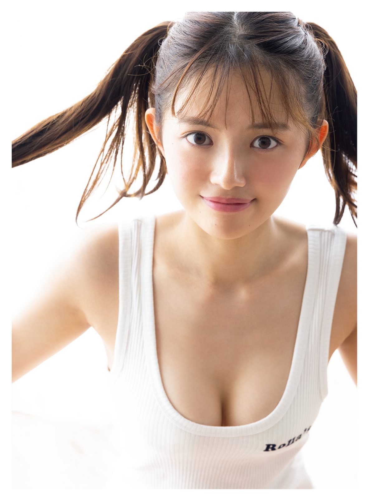 Photobook Hinami Mori 森日菜美 1st Photobook Lots of Mori もりだくさん 2022 02 23 B 0072 7304412496.jpg